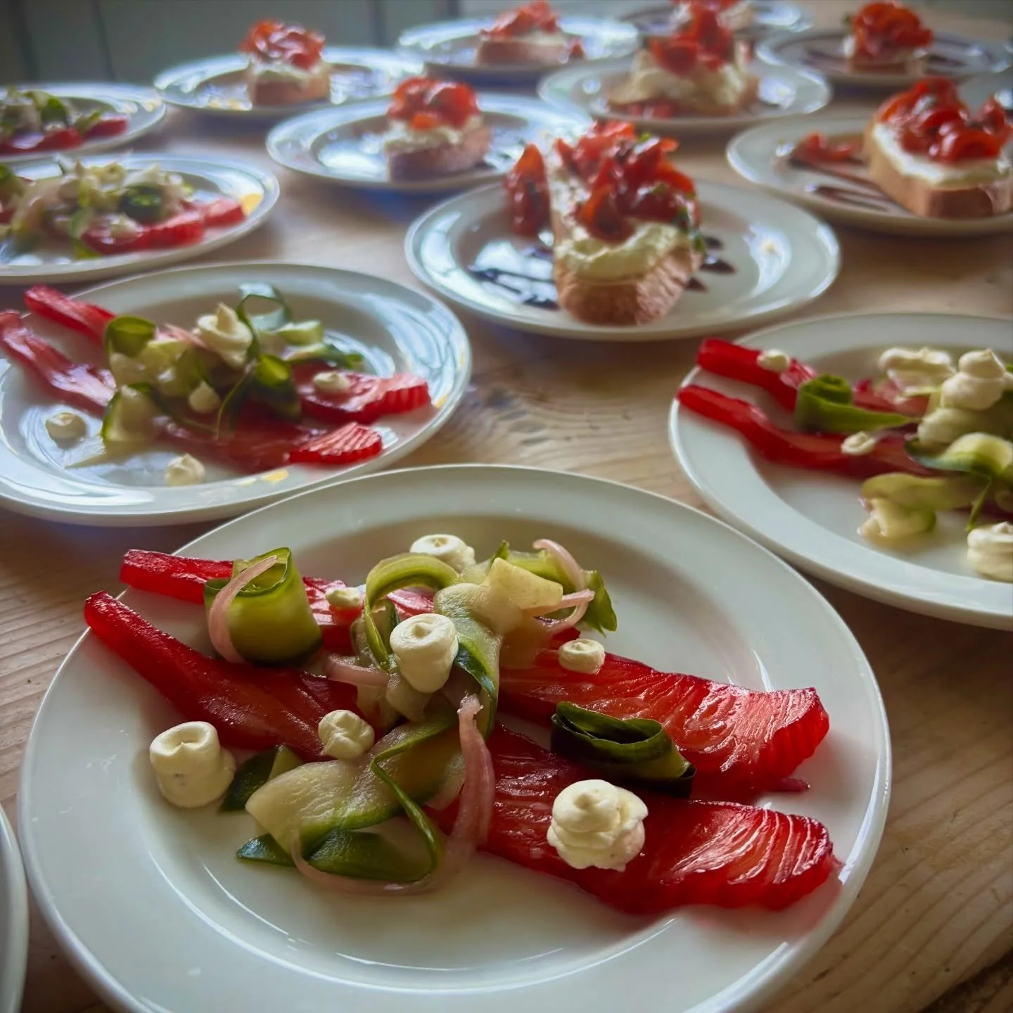 Easter for 28 Guests 🐣🇬🇧

Classic British Menu

Starters -
Beetroot Cured Salmon
Ham Hock Terrine
Whipped Feta &amp; Heritage Tomato Bruschetta

Mains -
Beef Wellingtons
Dauphinoise Potatoes

Desserts -
Salted Caramel Brownie
Lemon Posset
Apple &a