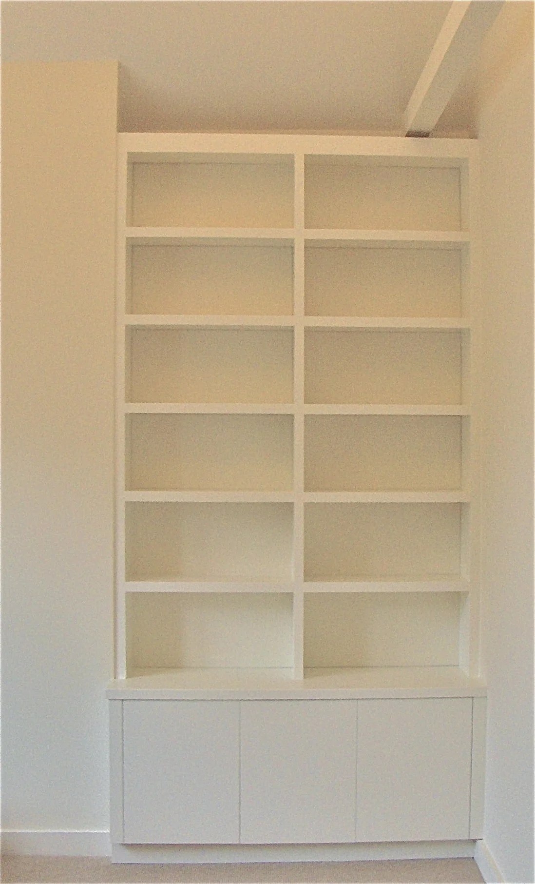 Contemporary Alcove Units. In A High Ceilinged Modern Apartment. St Margarets, West London.