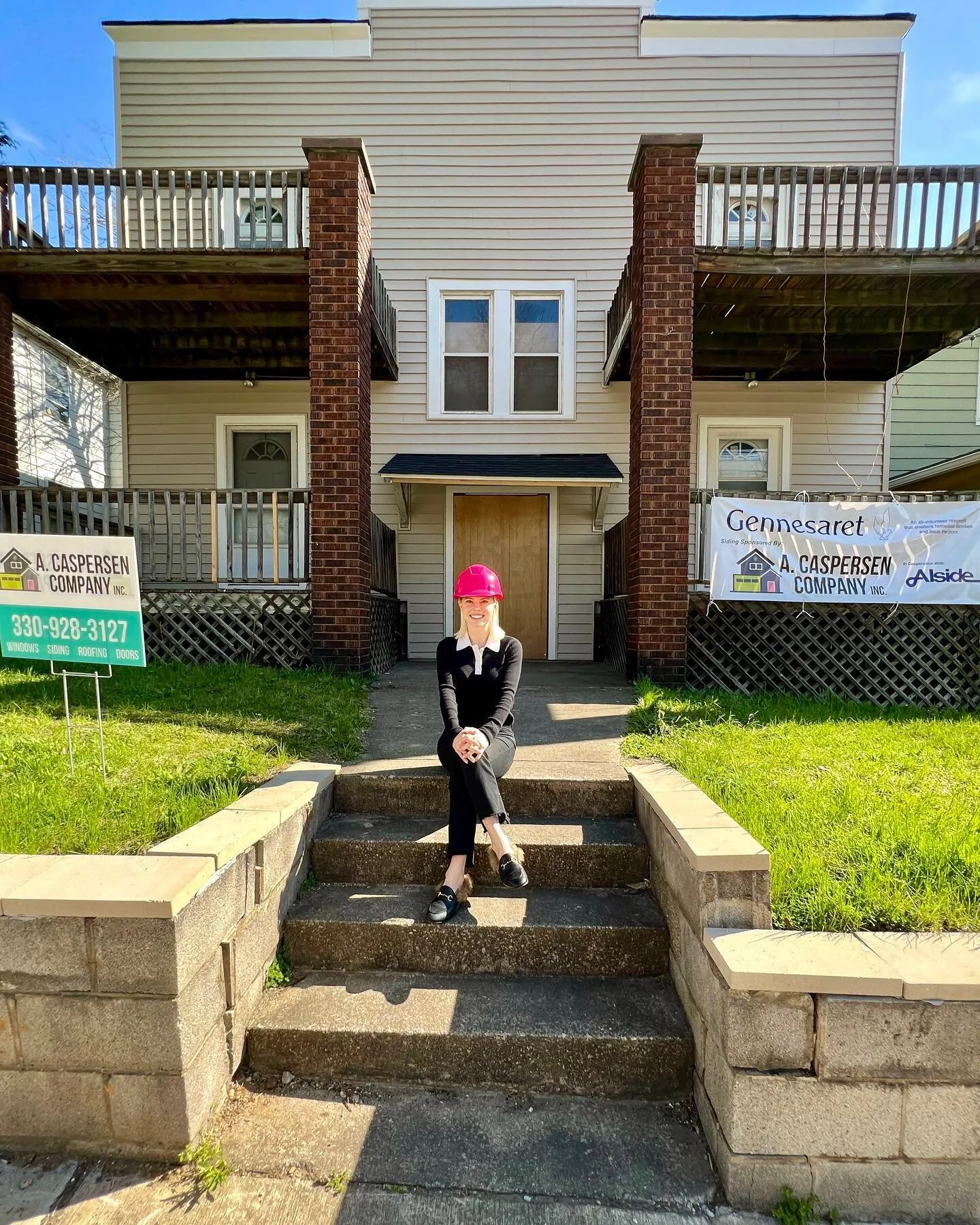 We are proud to have partnered with Gennesaret, a local non-profit, to provide a siding remodel for a vacant house that will soon serve as a safe and comfortable home for up to four homeless families. ➡️ Swipe to see the incredible transformation of 