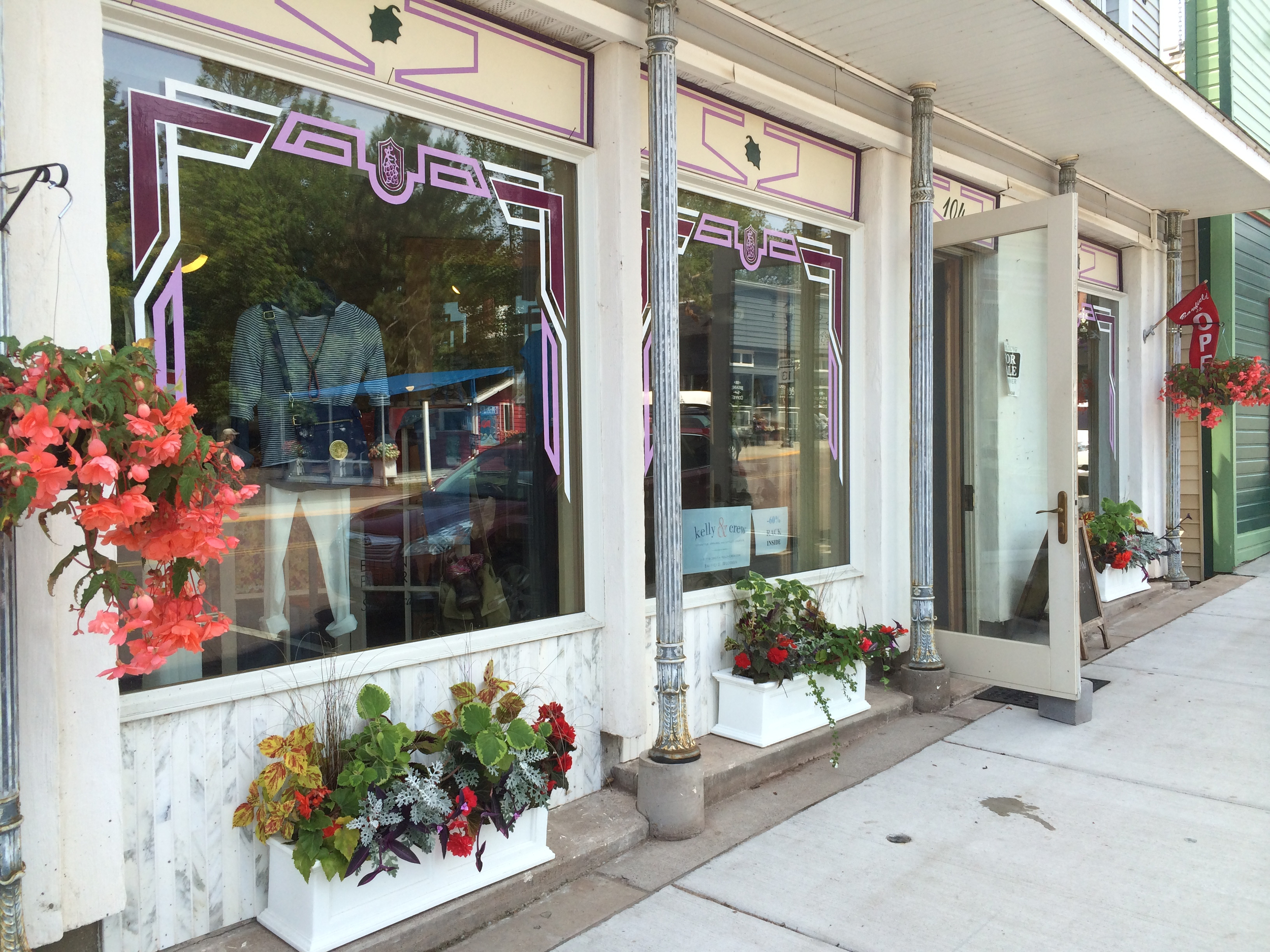 Shop on R 2.jpg