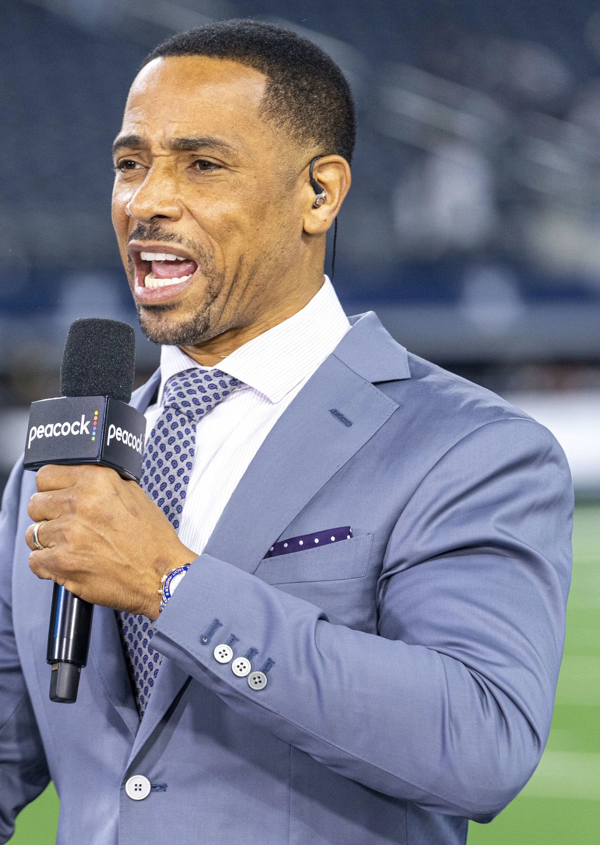 Mike Vrabel Shares Story Of ‘Savage’ Ex-Patriots Safety Rodney Harrison
