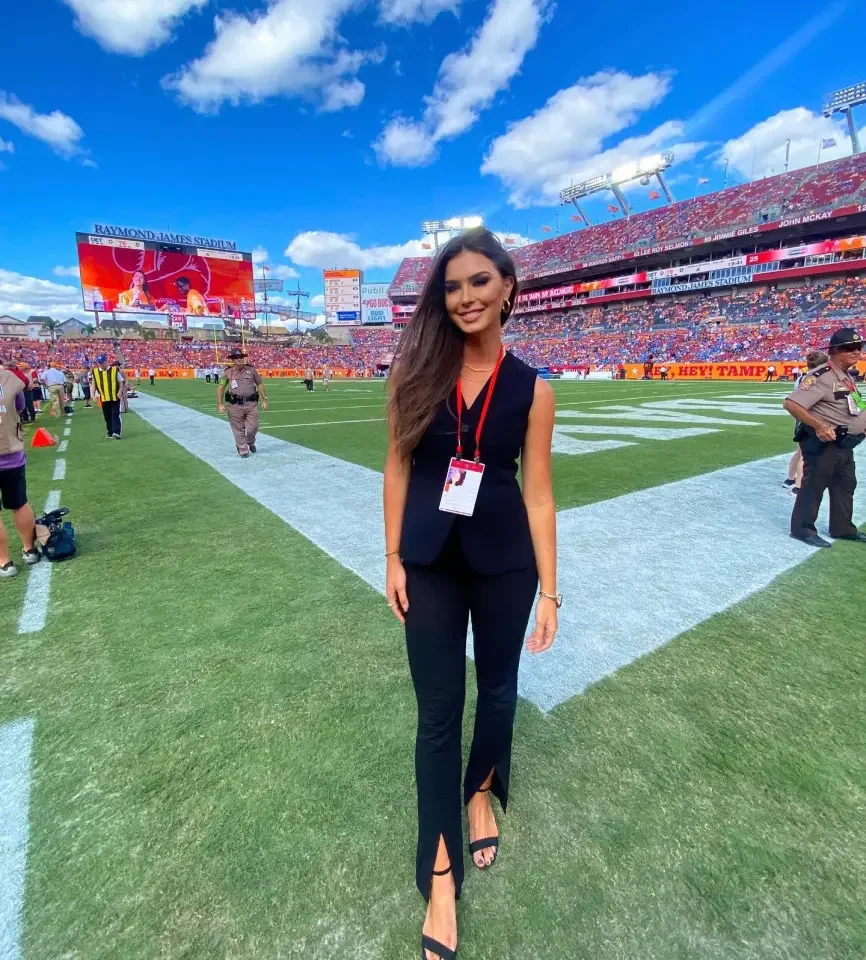 stunning-reporter-aileen-hnatiuk-looks-853027875.webp