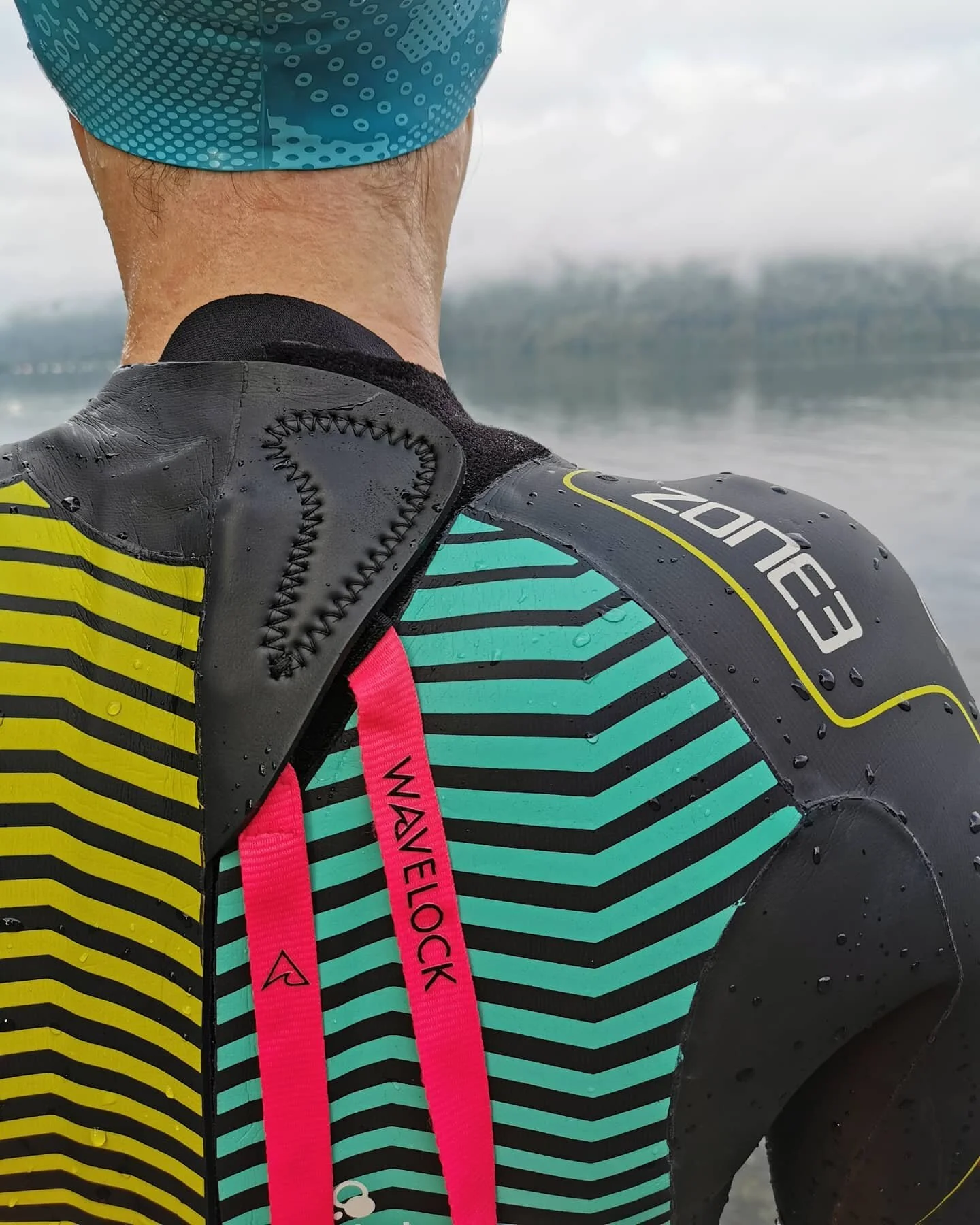 Brightening up a grey morning by the lake... Colourful pullcords available now in a range of colours to match or contrast any wetsuit.

Easy to fit. Clean. And highly visible in the water.

See link in bio for webshop details.

#wavelockuk #openwater