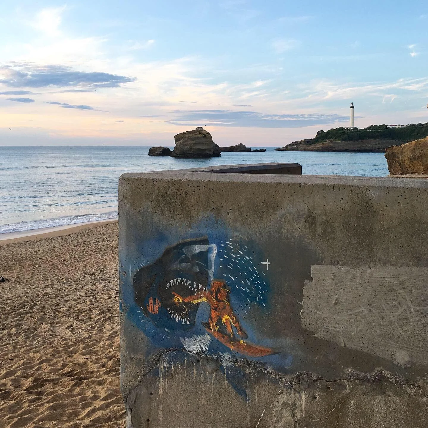 Sharks don&rsquo;t eat open water swimmers right?!... just surfers 🤔 #wavelockuk #openwater #openwaterswimming #swimming #wetsuit #wetsuitswimming #triathlon #swimbikerun #surf #watersports #paddleboarding #sailing #wetsuitpullcord #wetsuitaccessori