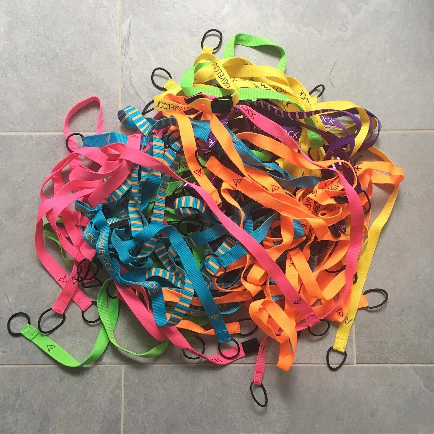 Organised chaos! Have sorted out a few pullcords to take with me to @thelondontri will be handing out to a few lucky people. Keep any eye out for me! Pink hat, 9:10am wave, Olympic distance 🏊🏻&zwj;♀️ 🚴🏻&zwj;♀️🏃🏻&zwj;♀️ #wavelockuk #openwater #o