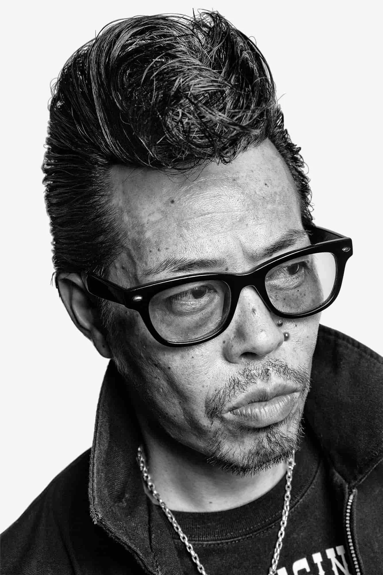 Rollezoku-pompadour-glasses-portrait-advertising.jpg