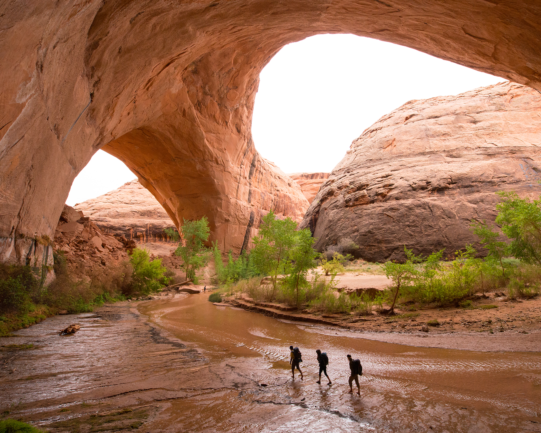 Backpacking with friends through Escalante, Utah