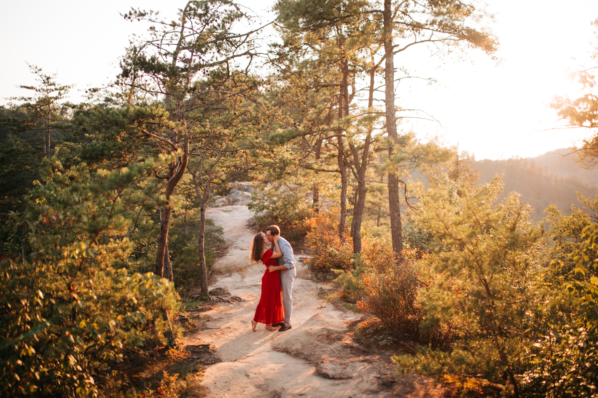 Romantic Engagement Session at Red River Gorge / Kentucky Wedding Photographer 