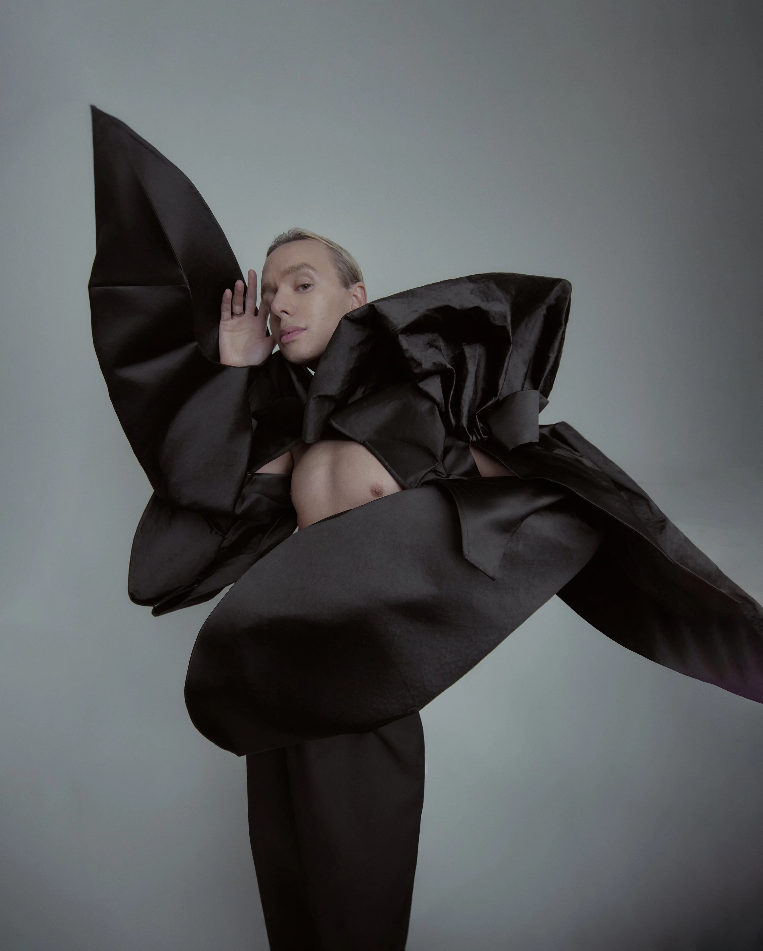 Douglas Dare - Omni Press Shot Black (smaller).jpeg