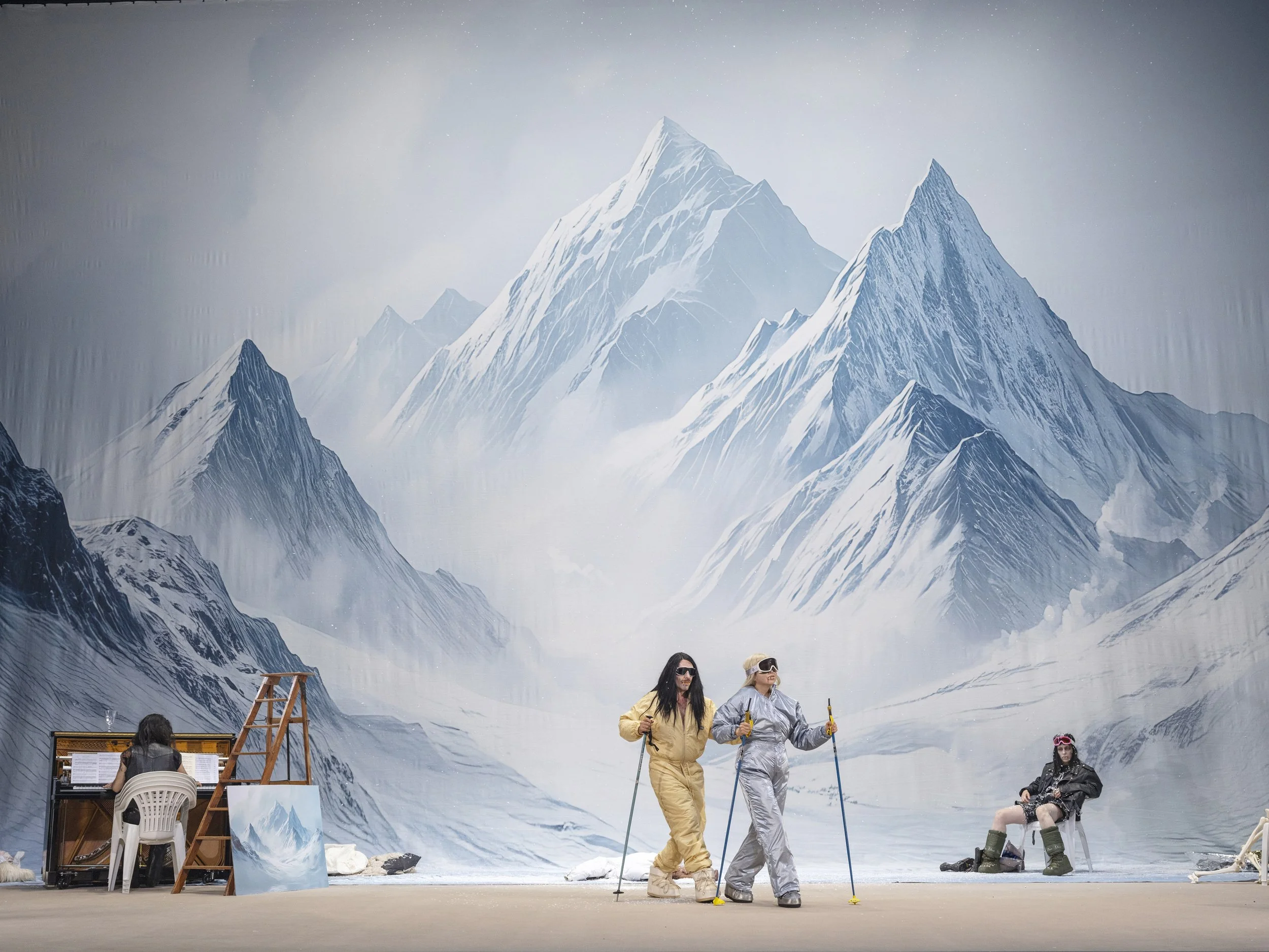 Vampires_Mountain_c_Martin_Argyroglo3.jpg