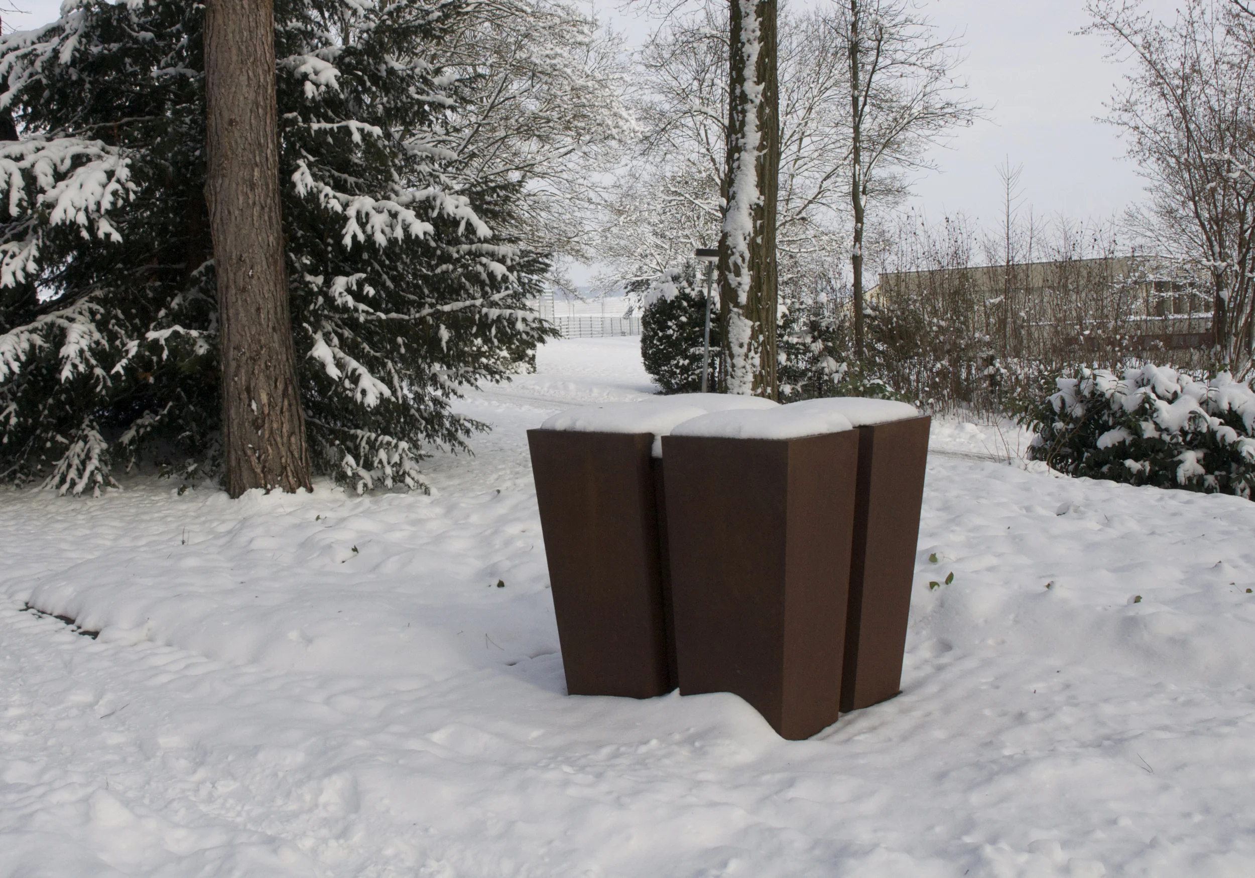 GESCHENK DER ERDE 2011 CORTEN STAHL 114 X 112 X 112CM