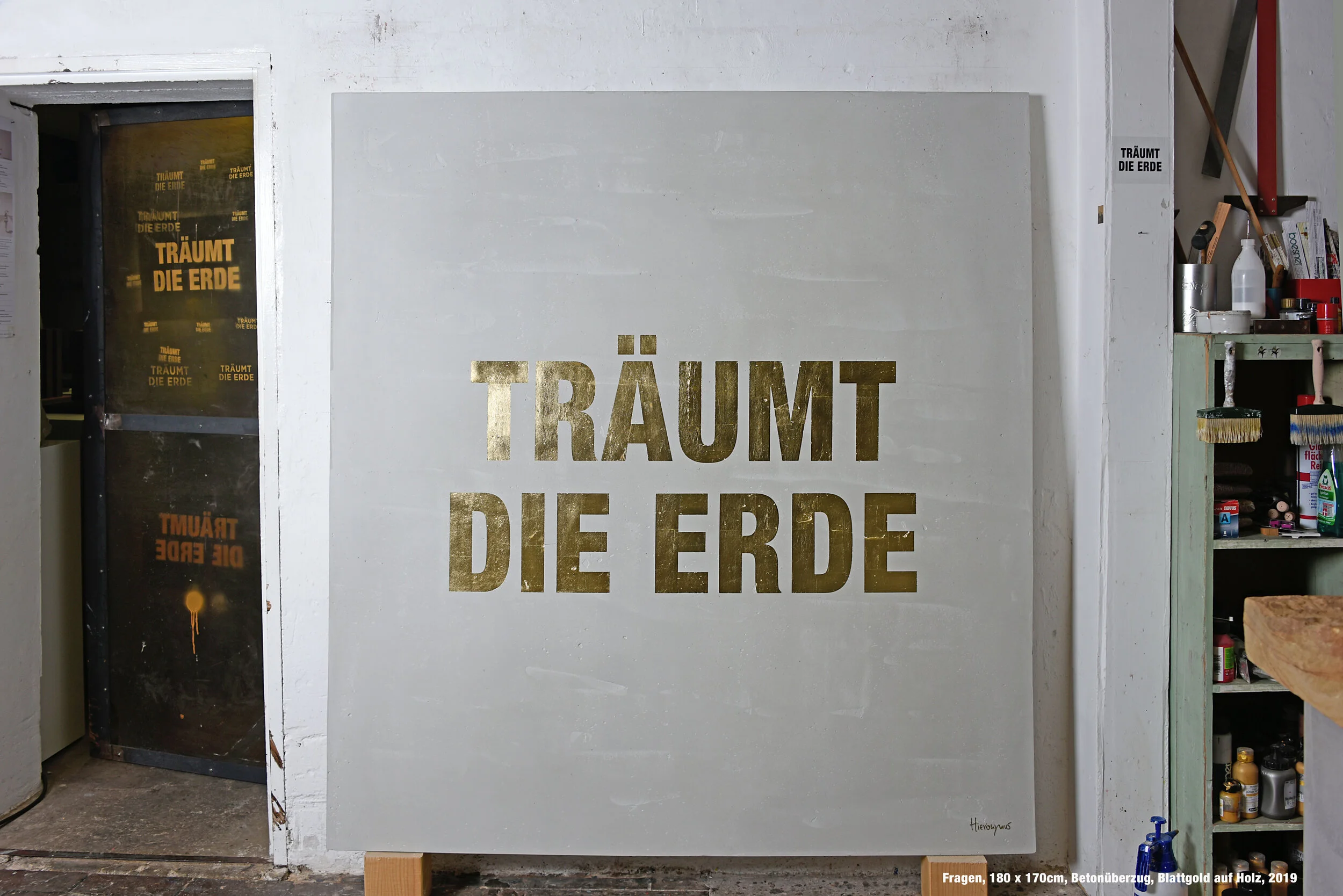 TRÄUMT DIE ERDE  BETON BLATTGOLD