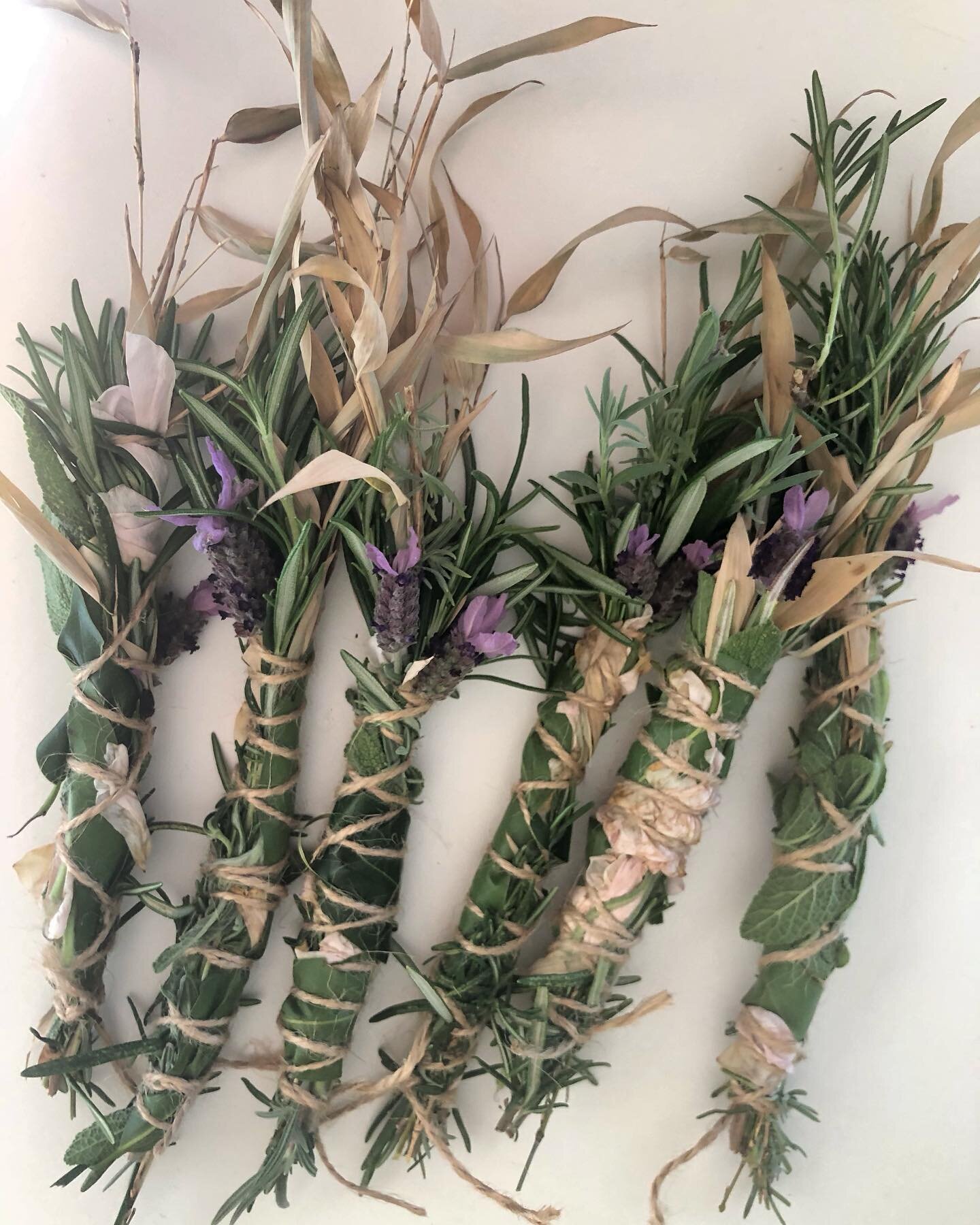 Sacred bundles for the new moon in Taurus. 
#delightinthesenses #joyofritual #sacredplants #sustainablewitchery 
#bloomwhereyouareplanted #allflowersallthetime