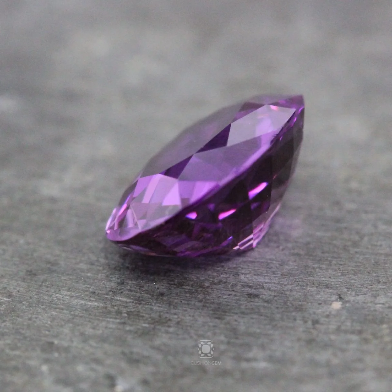 3.28ovalpurplesapphirecgmal03.jpg