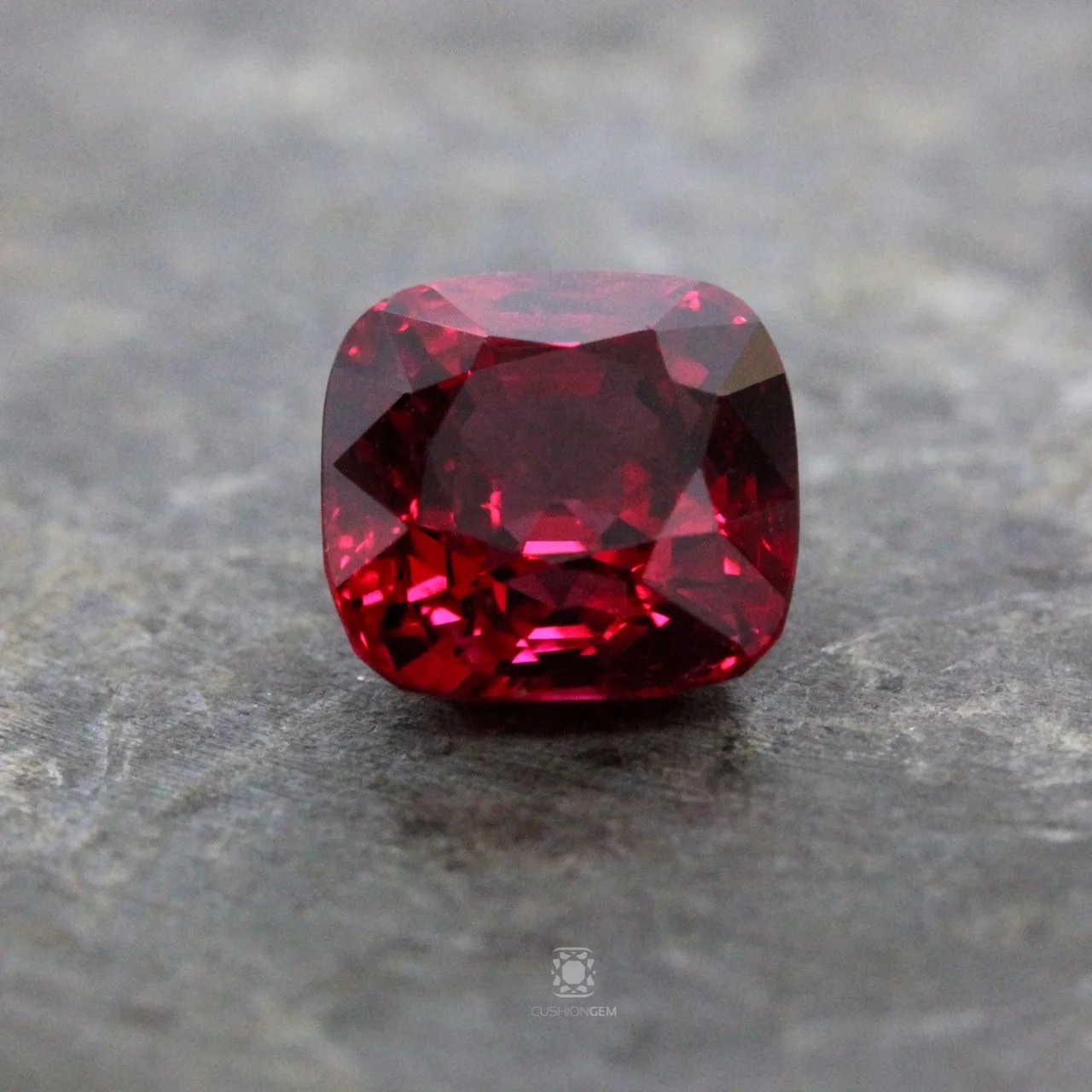3.34cushionredspinelcgmal01.jpg