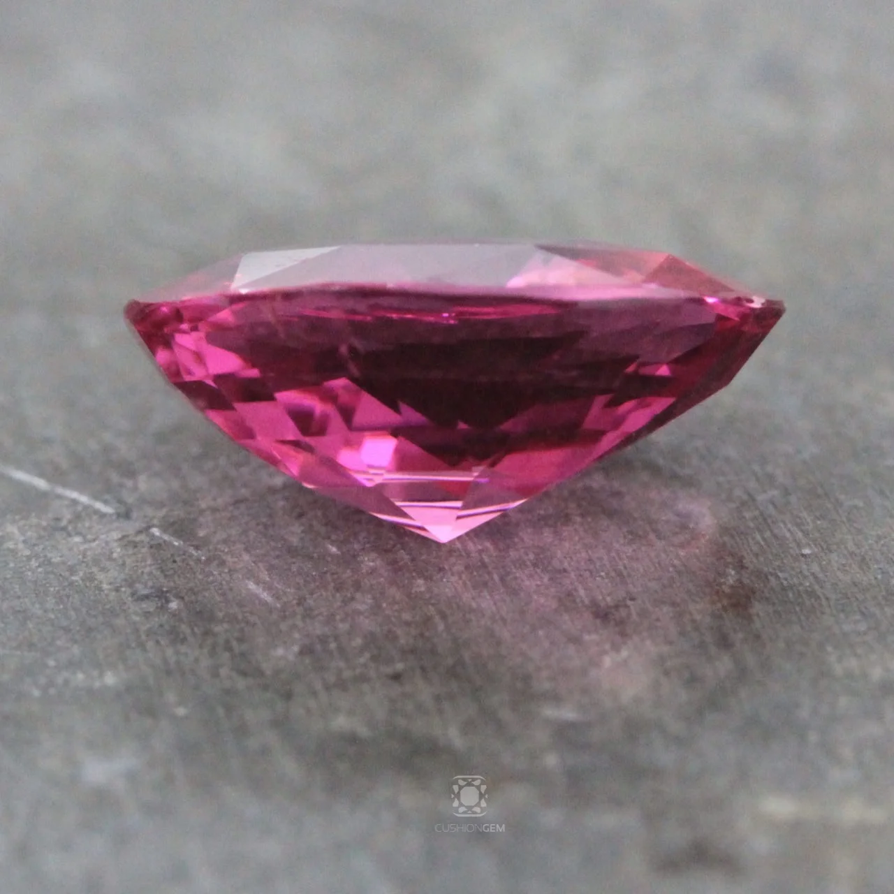 4.04ovalpinkspinelmal CG04.jpg