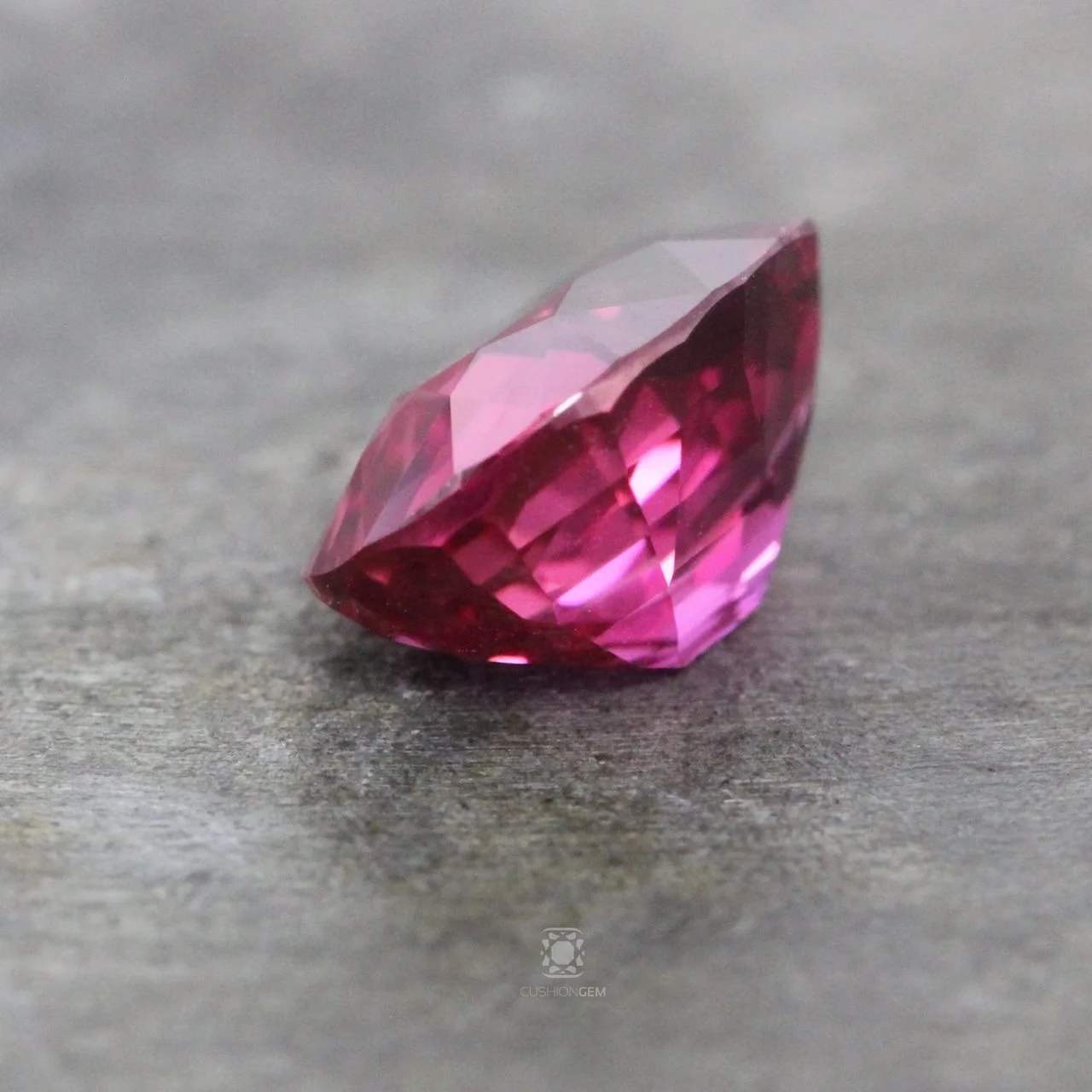 4.39ovalpinksapphiremal CG03.jpg