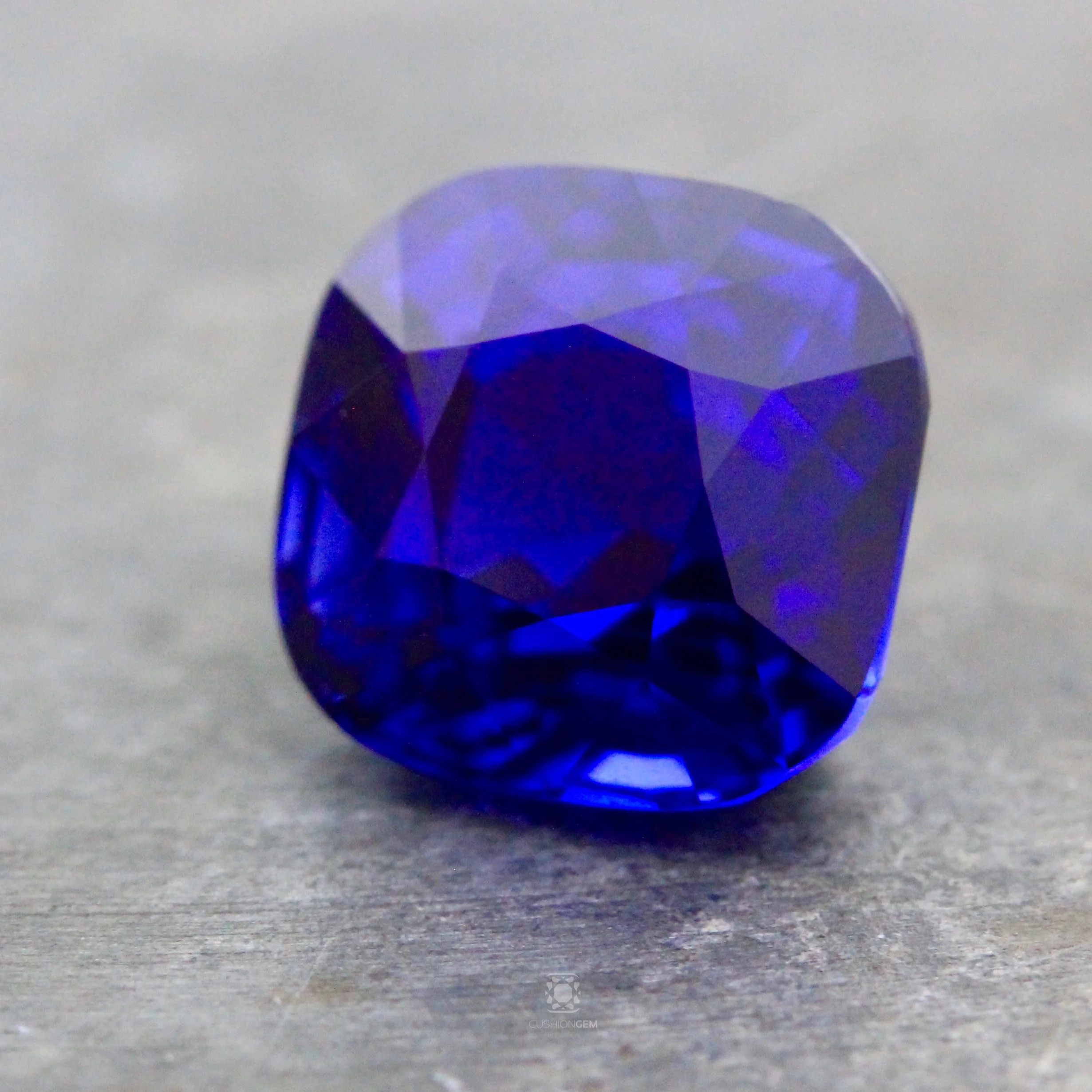 6.10cushionsapphiremal CG05.jpg