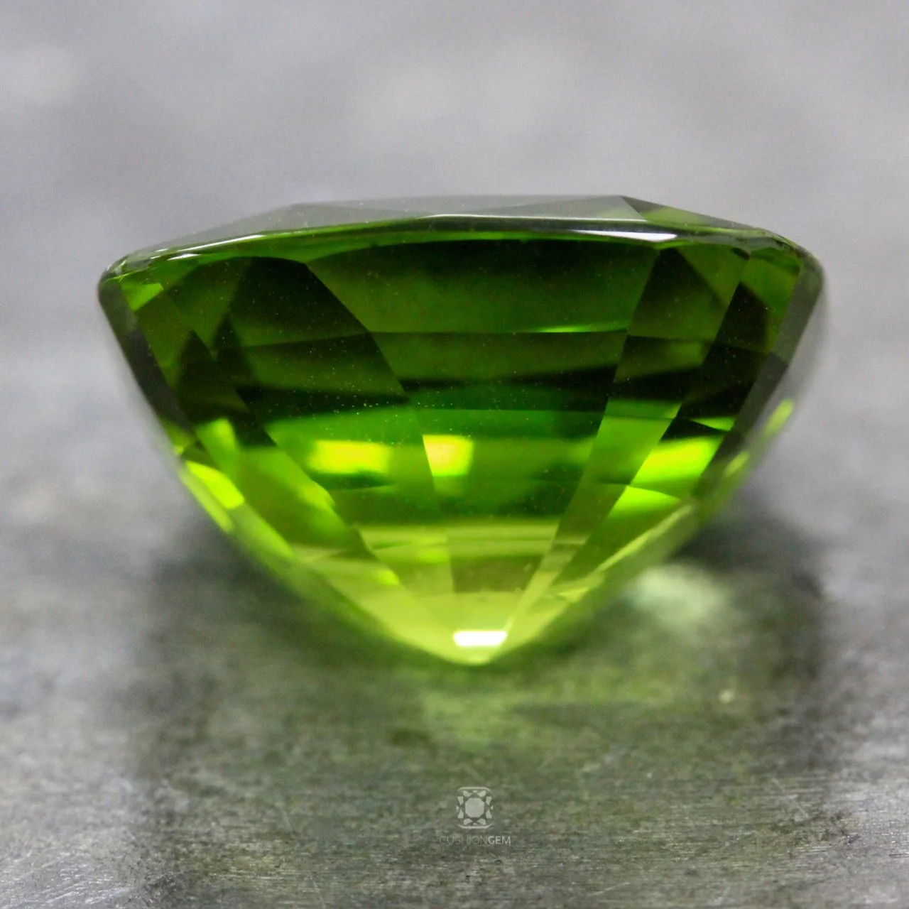 14.29cushionperidotmal CG04.jpg