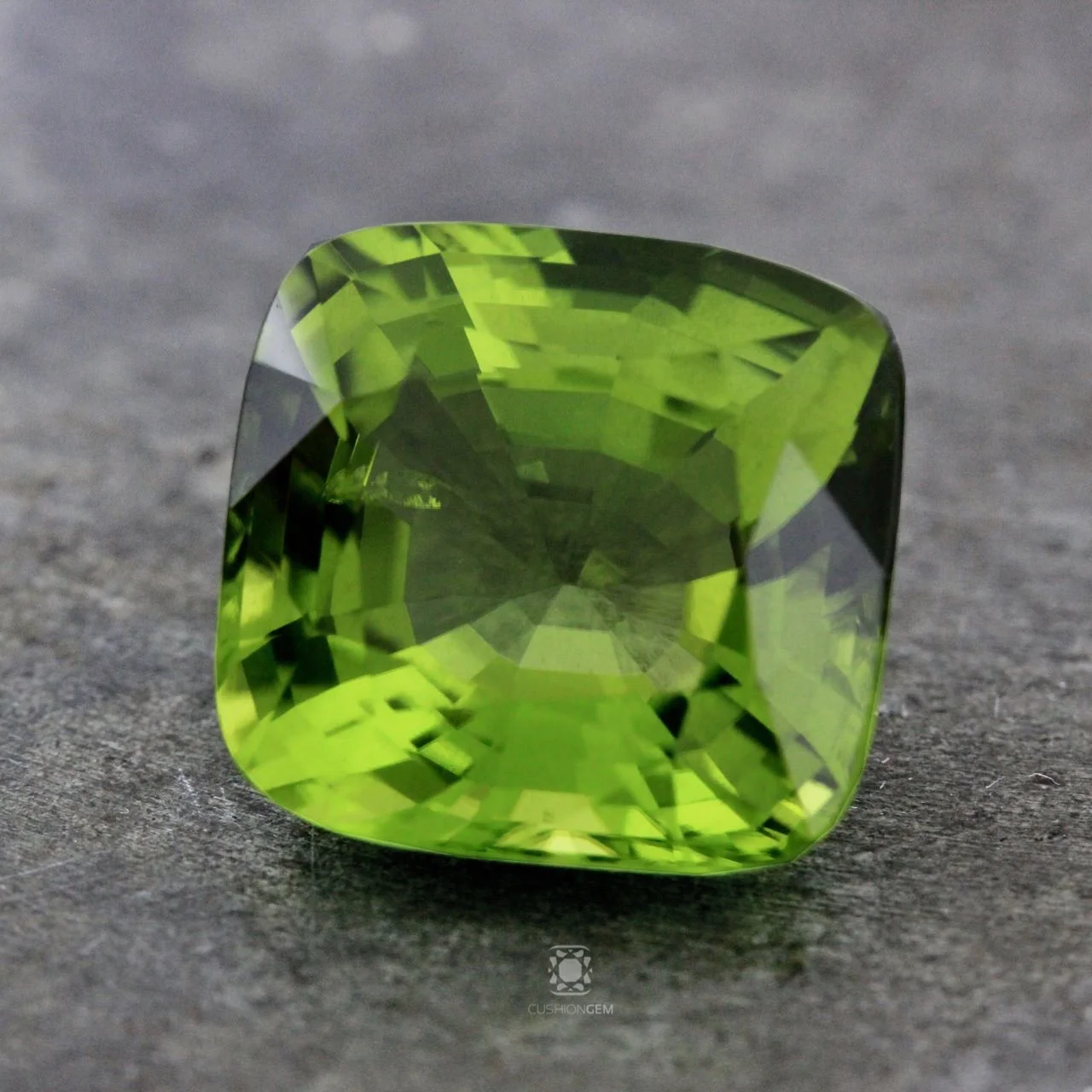 14.29cushionperidotmal CG01.jpg