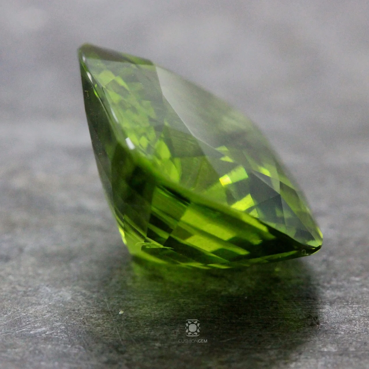 14.29cushionperidotmal CG02.jpg