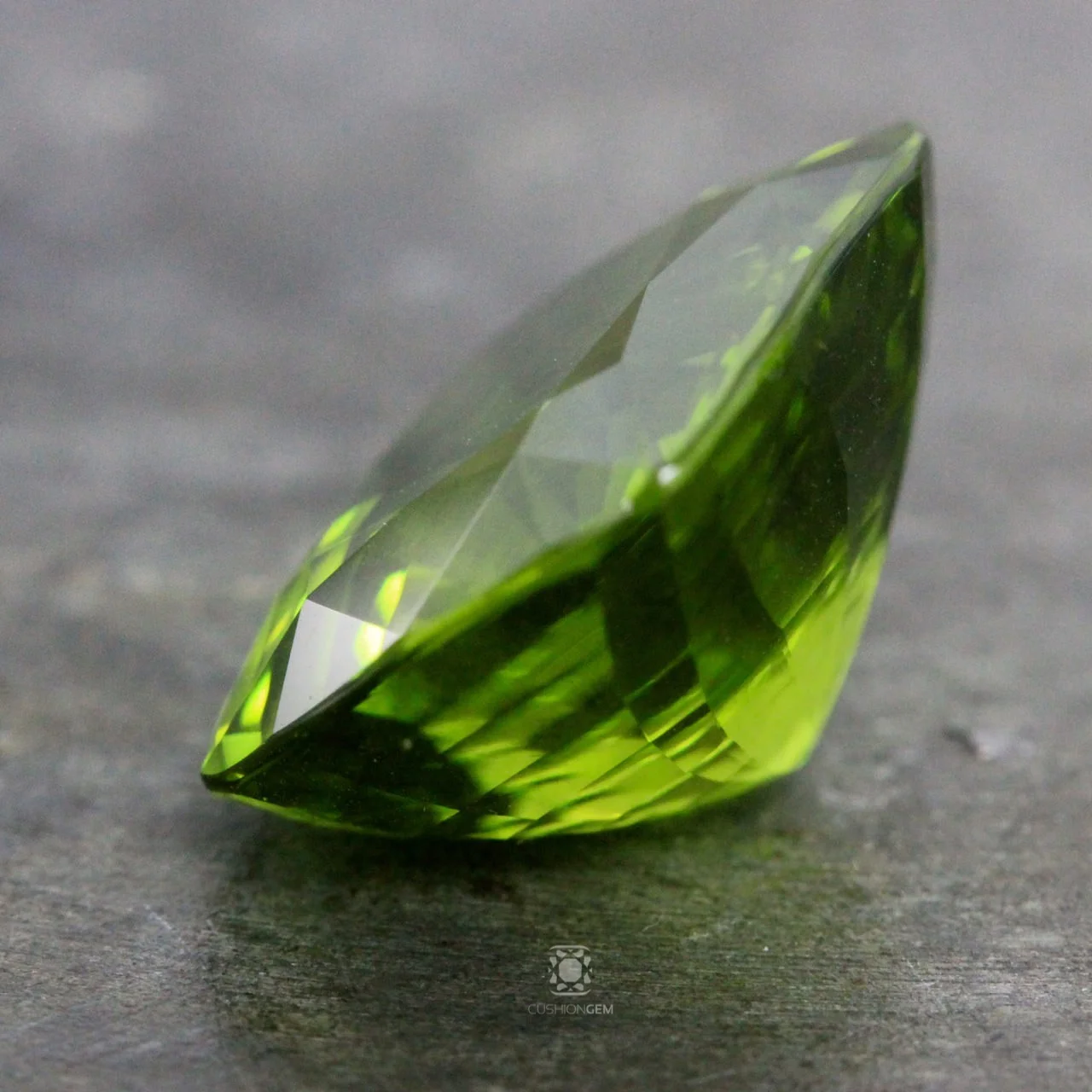 14.29cushionperidotmal CG03.jpg