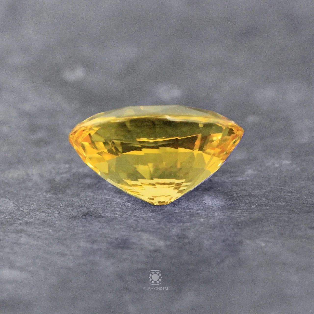 11.16ovalyellowsapphiremal CG06.jpg