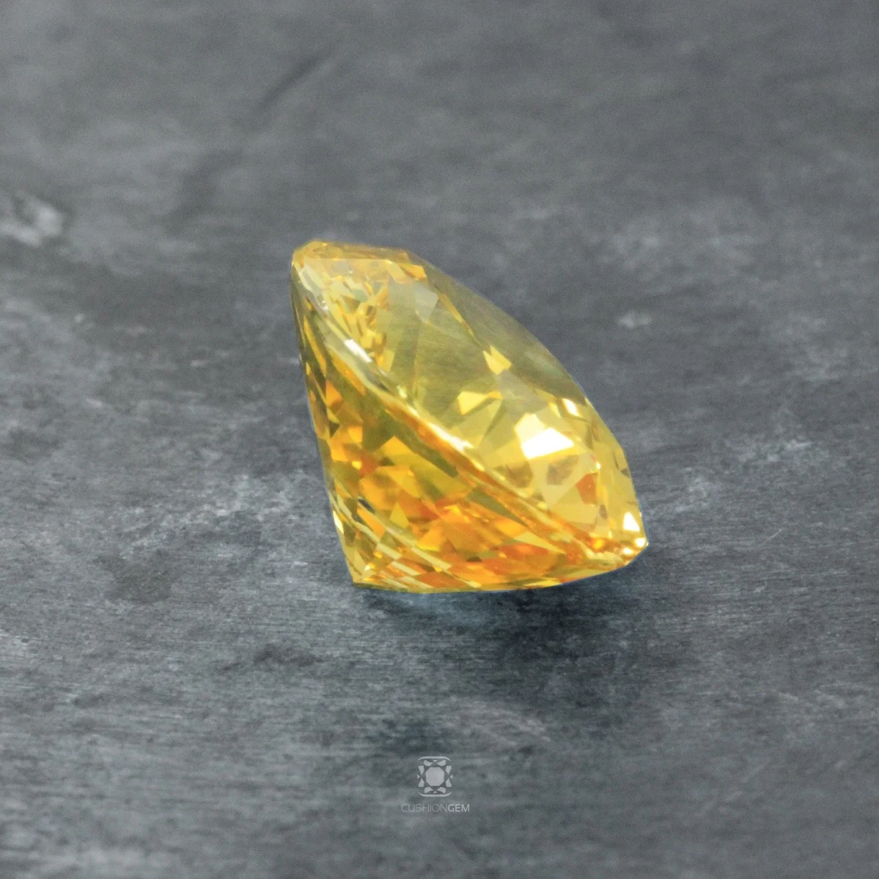 11.16ovalyellowsapphiremal CG04.jpg