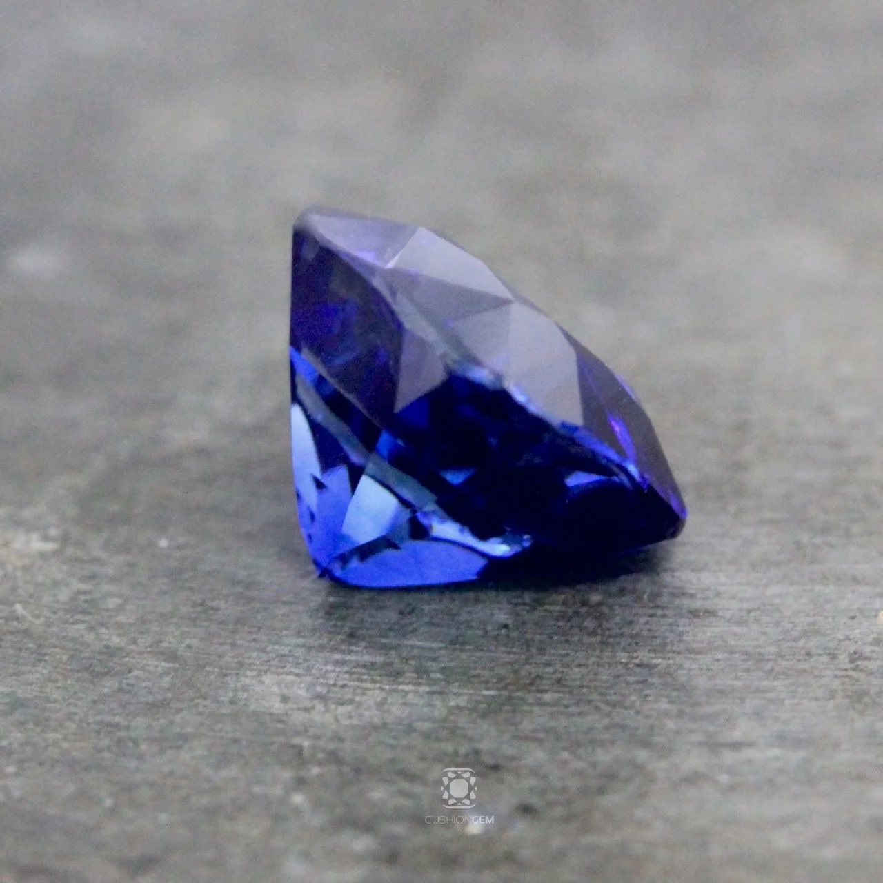 3.02cushionsapphiremal CG01.jpg