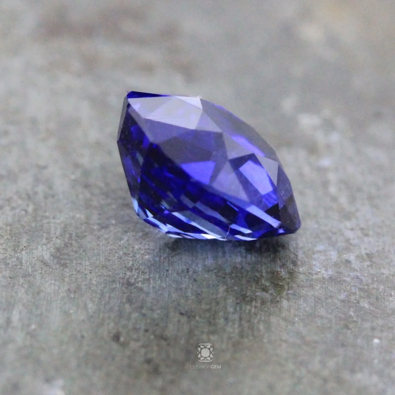 2.98cushionsapphiremal CG01.jpg