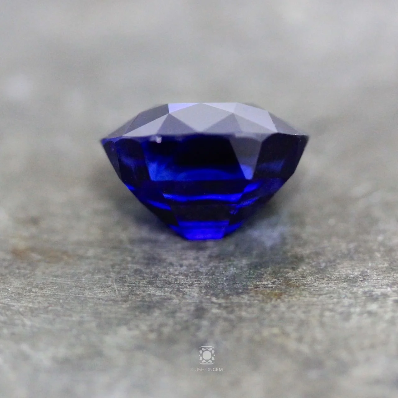 4.43ovalsapphiremal CG03.jpg