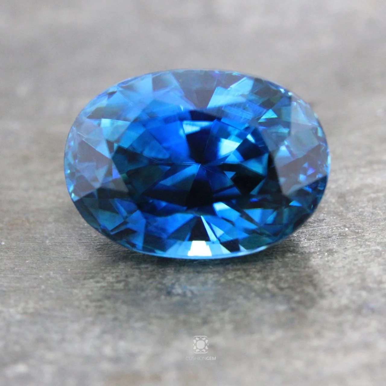 8.46ovalbluezirconmal CG01.jpg