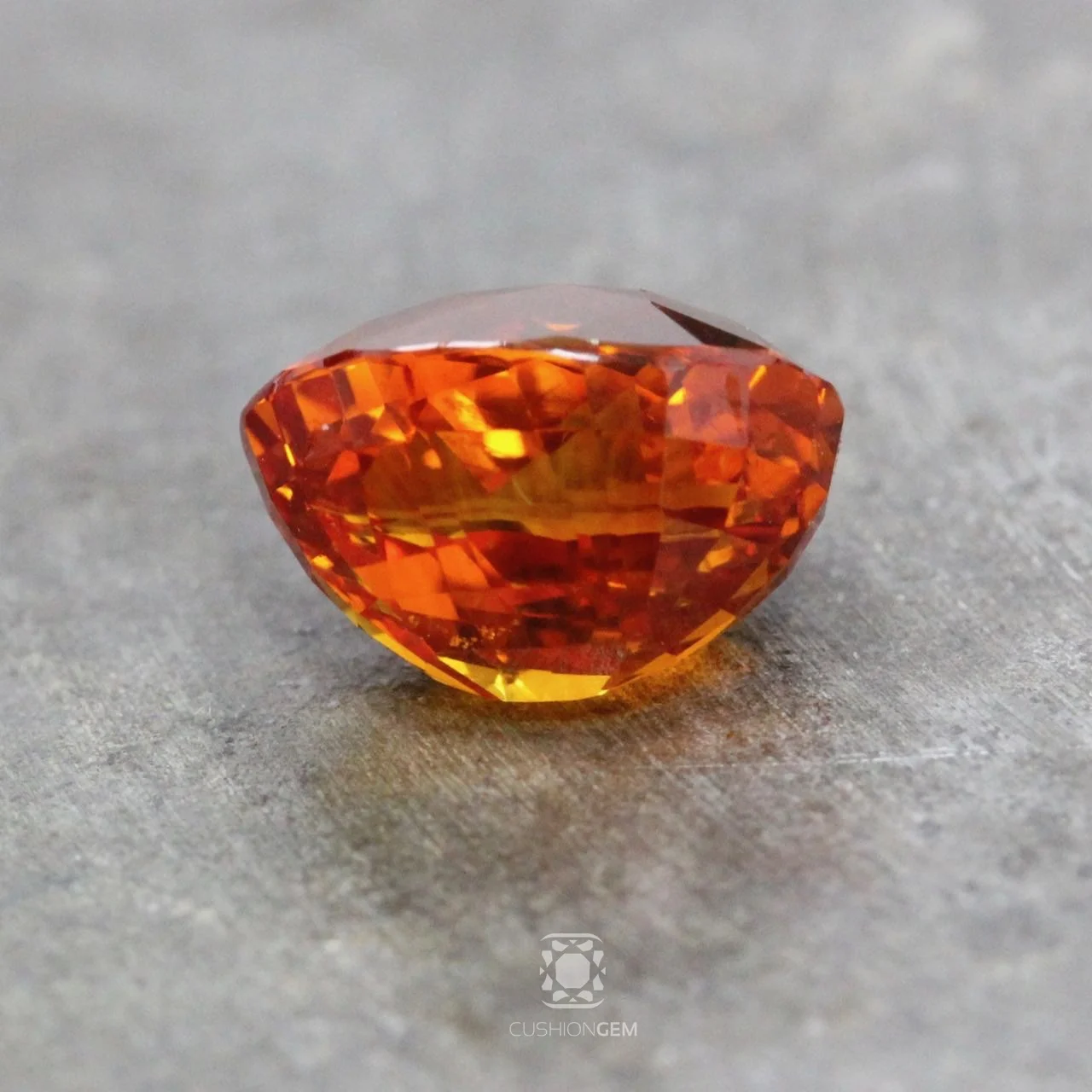 047.28ovalorangesapphire.jpg