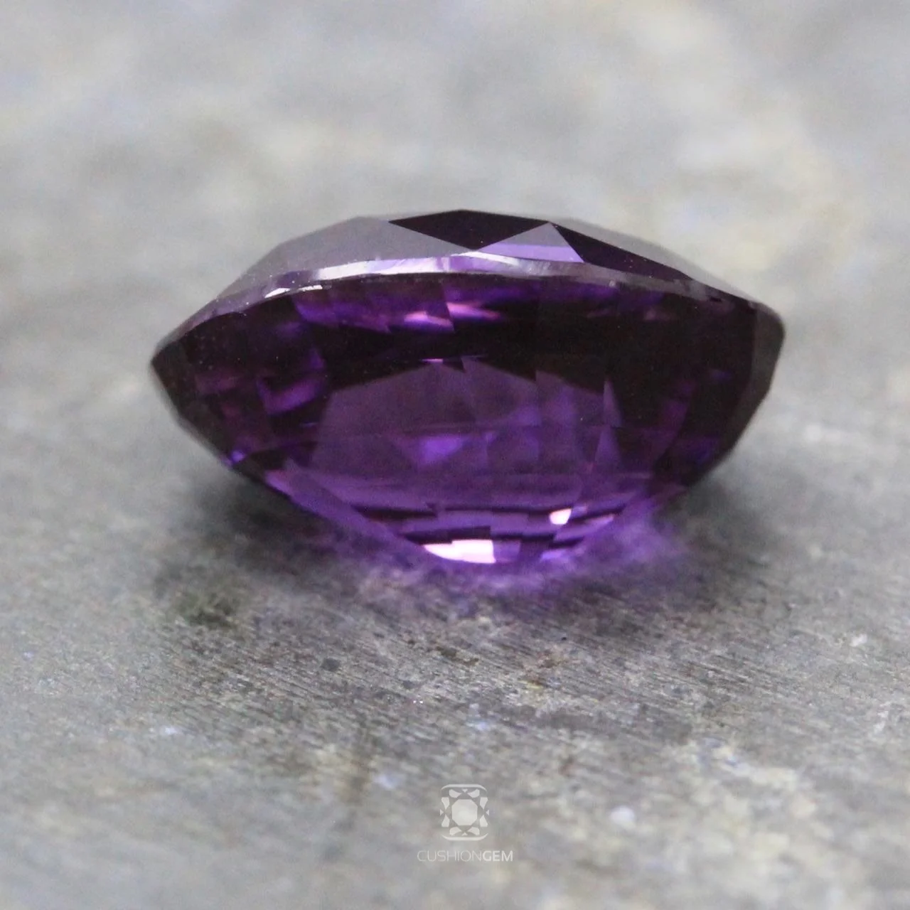 4.53ovalpurplesapphire614.jpg