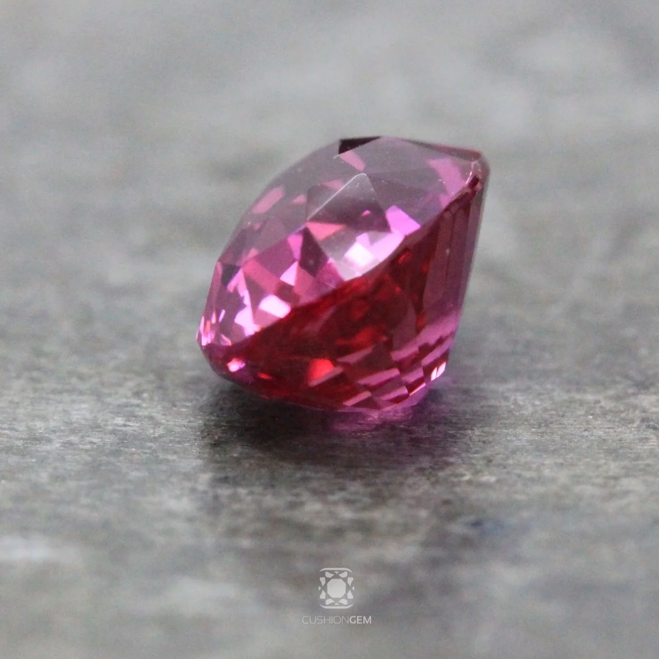 4.05ovalpinksapphire617.jpg