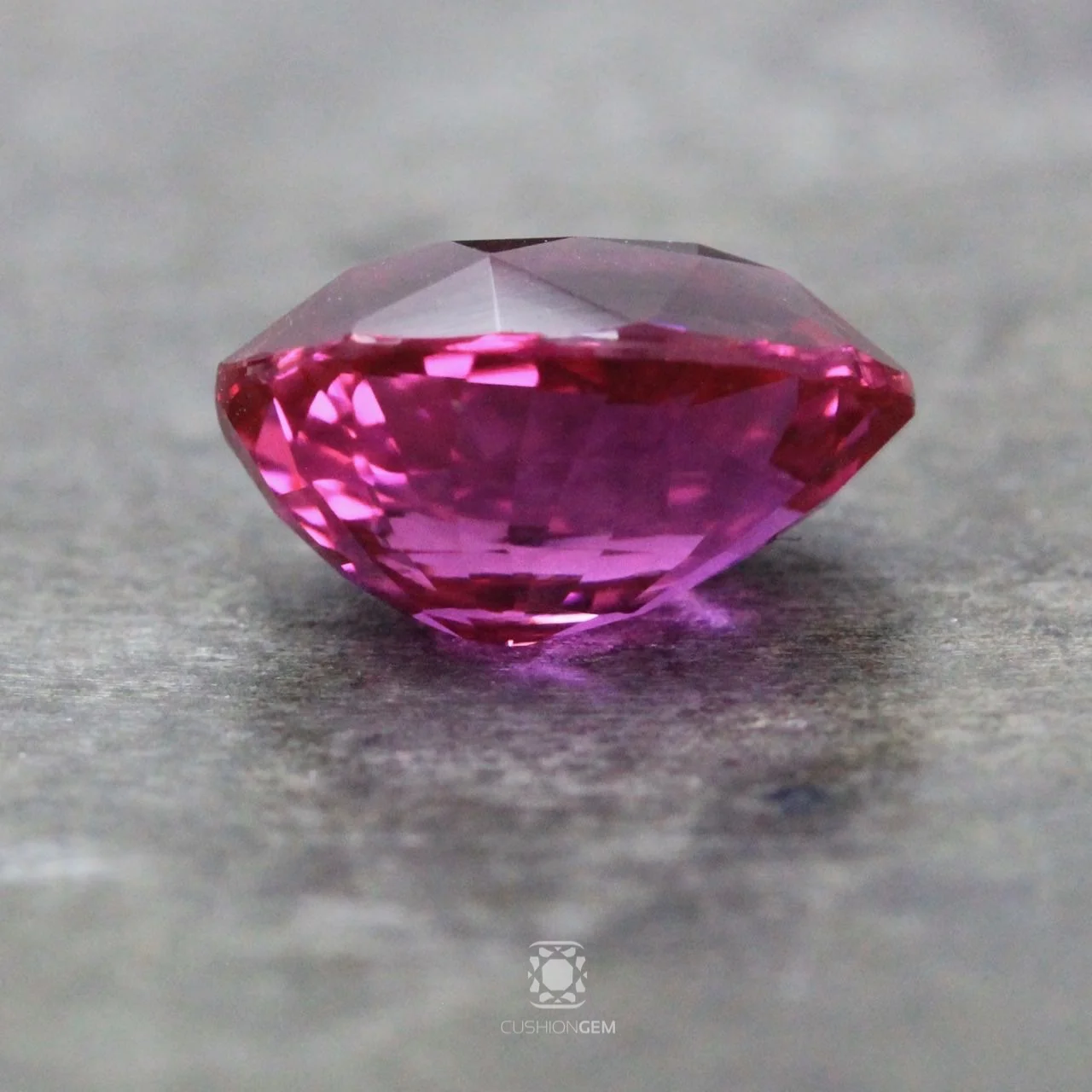 4.05ovalpinksapphire614.jpg