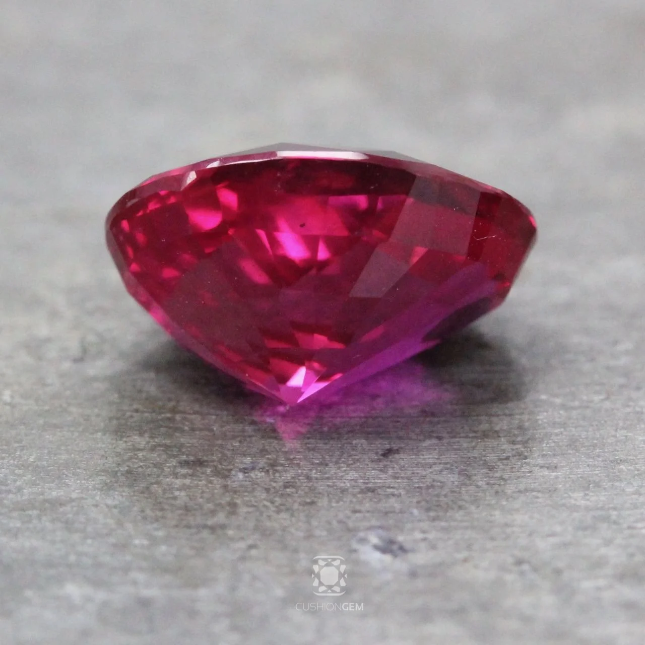 3.98cushionsapphire616.jpg