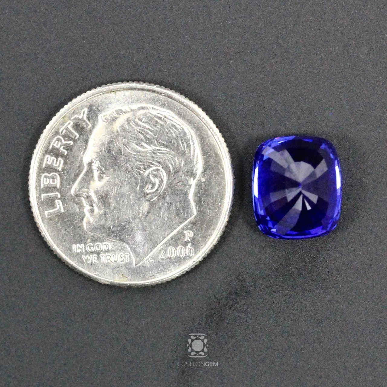 4.12cushionsapphire614.jpg