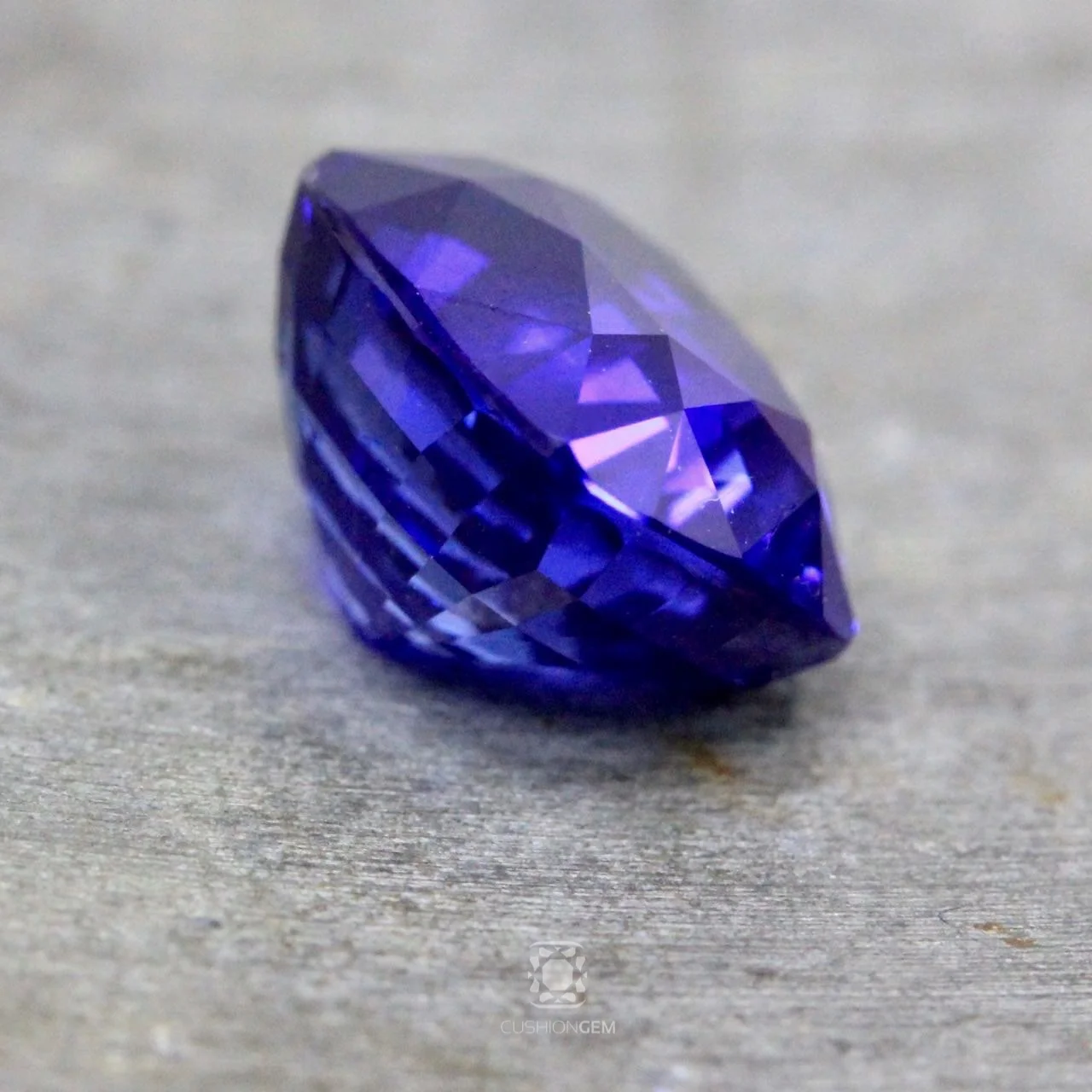 4.12cushionsapphire617.jpg
