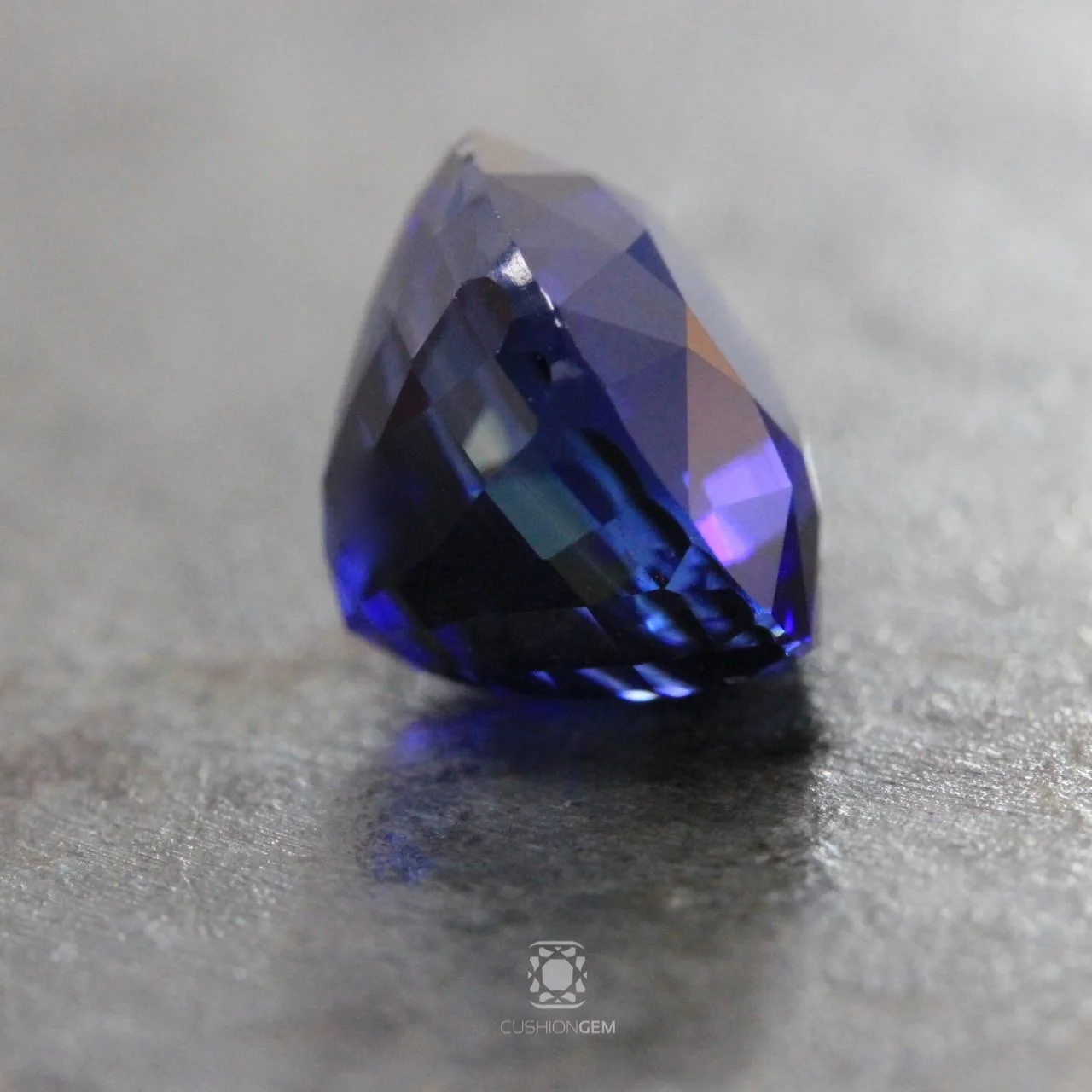 5.38cushionsapphire617.jpg