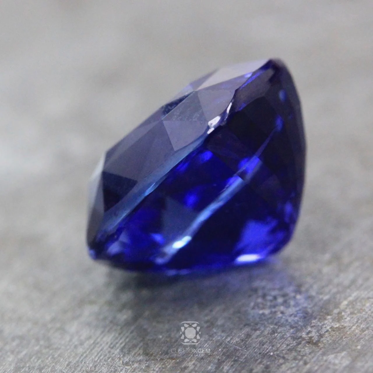 8.03cushionsapphire616.jpg