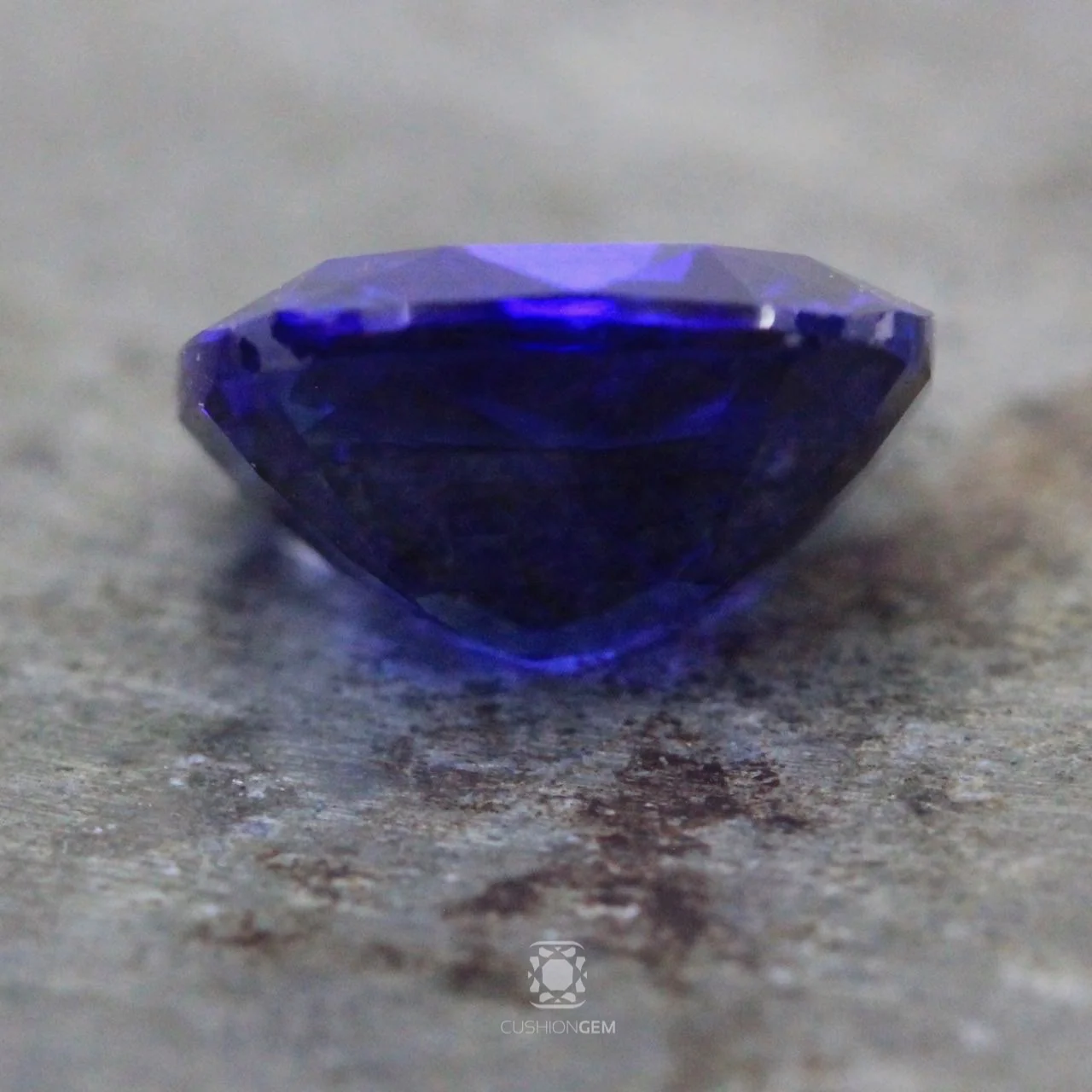 3.98cushionsapphire615.jpg
