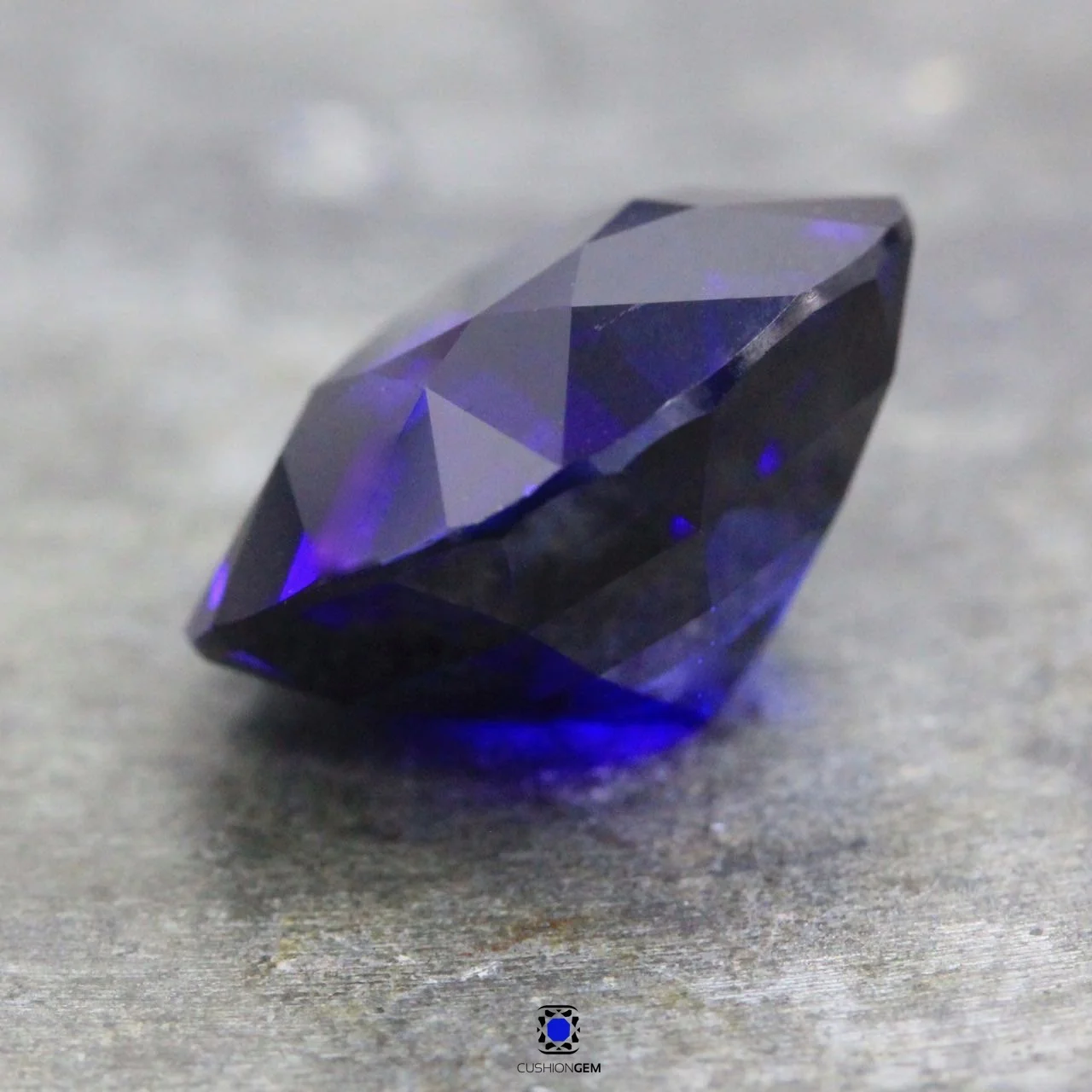 9.89cushionsapphire615.jpg