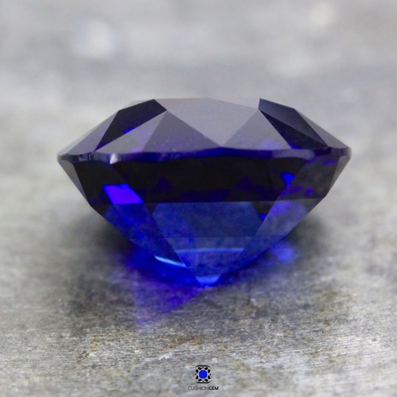 9.89cushionsapphire616.jpg