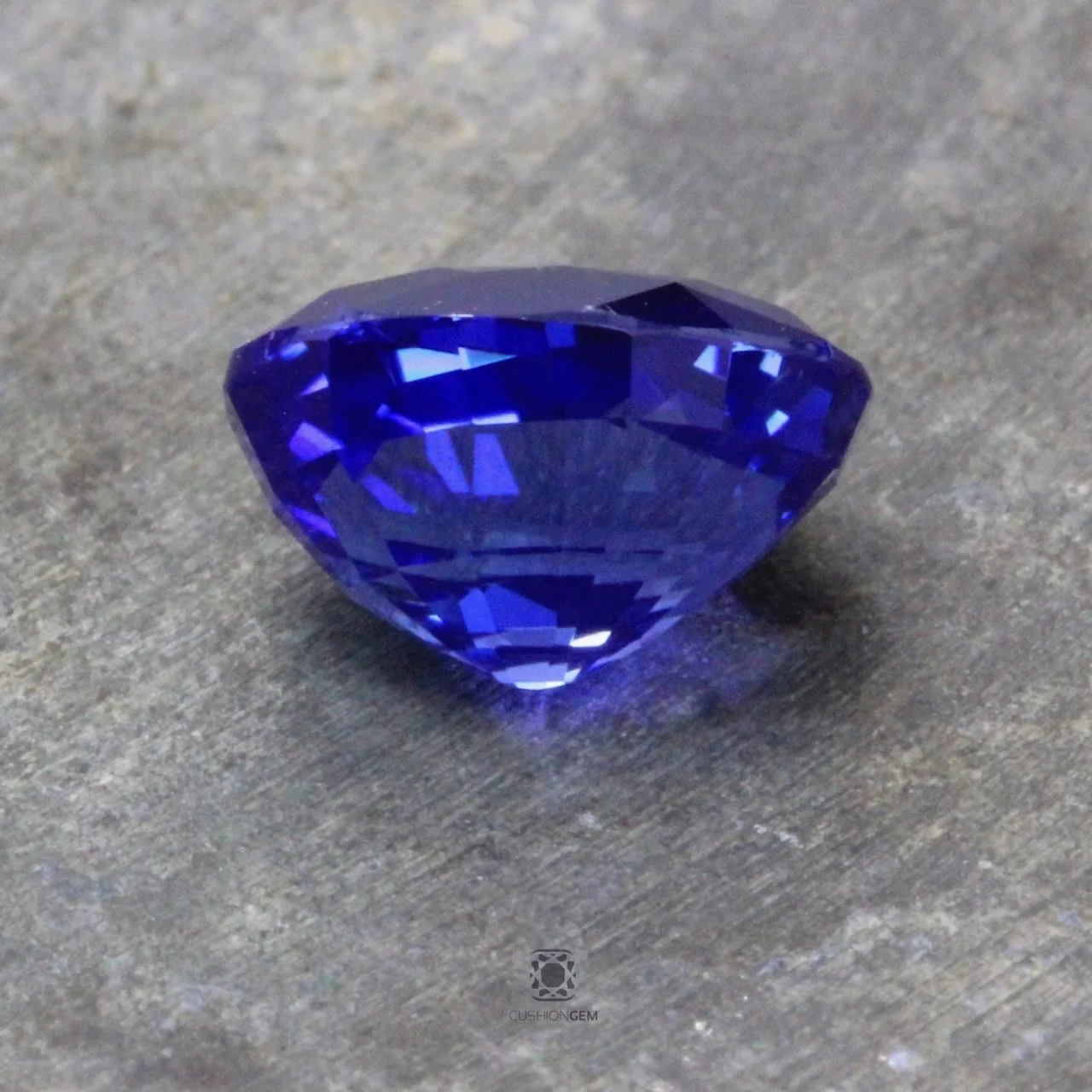 3.13 Oval Un-heated Sapphire - 4.jpg