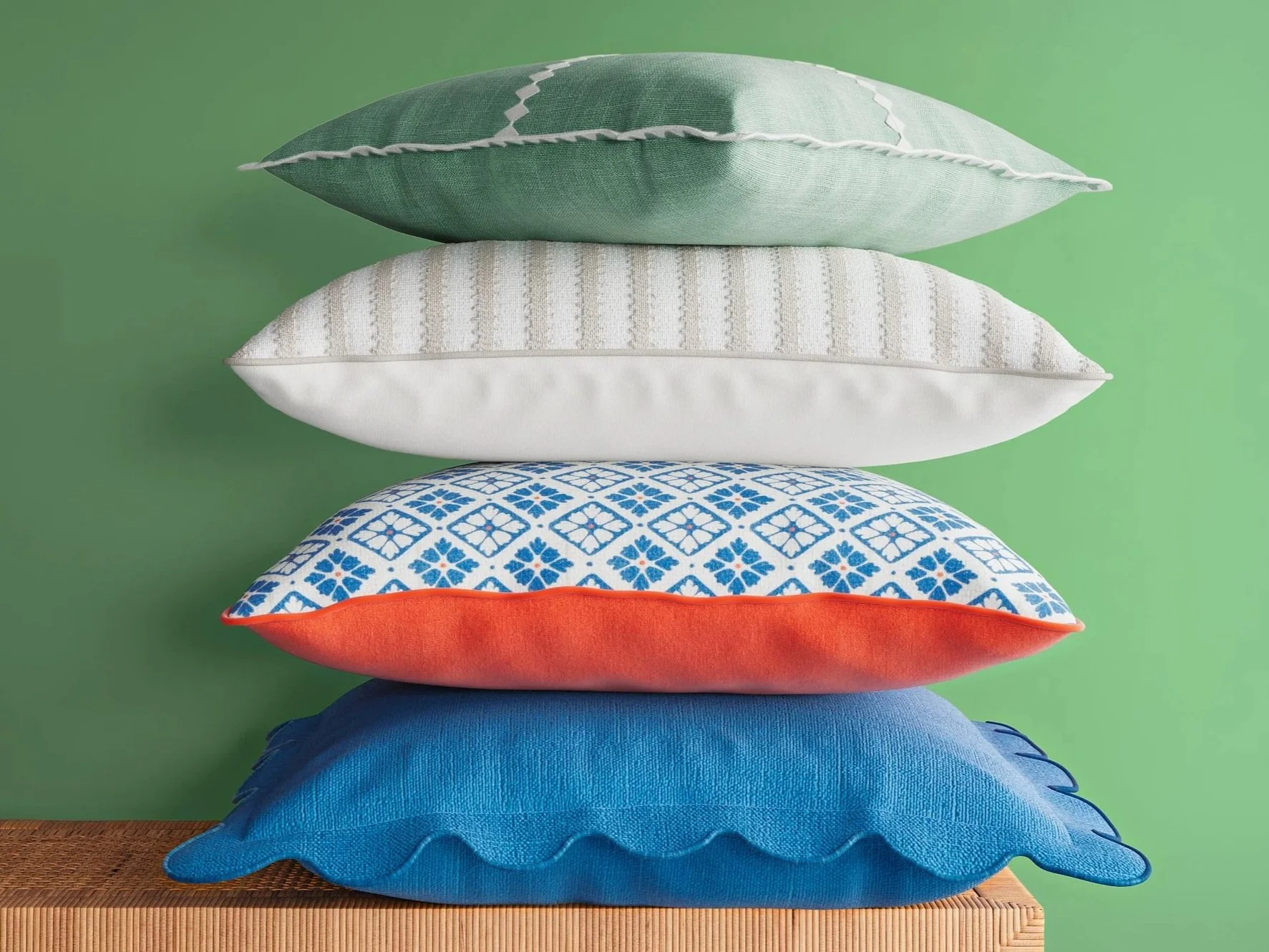 5511199-FY26-Mainstays-x-Becky-G-BedroomDecorV6-Pillows-ALT1-3D.jpg