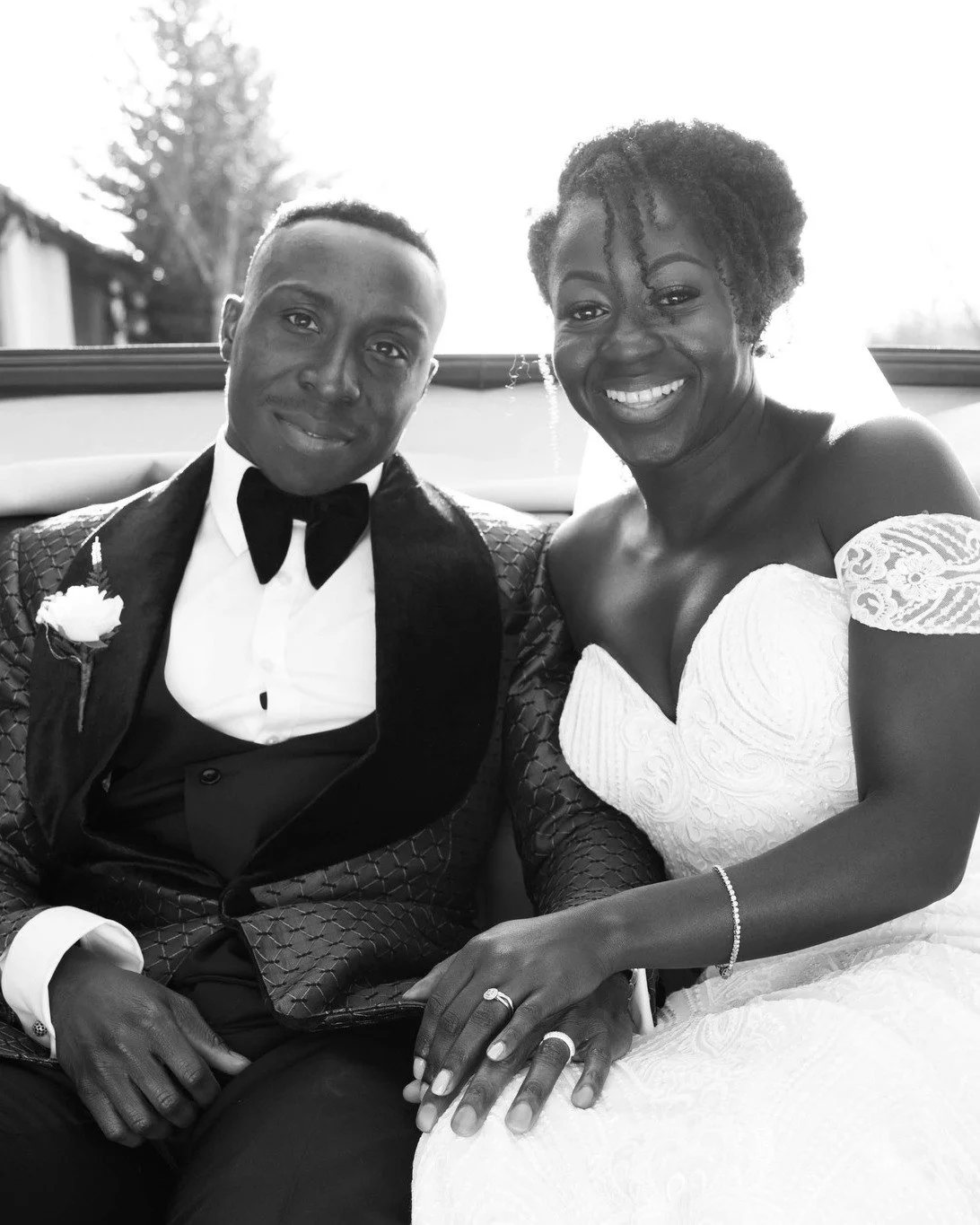 Your wedding day is a collection of once-in-a-lifetime moments&mdash;the quiet anticipation, the shared glances, and the energy of the dance floor. You deserve to have those memories captured beautifully, without the stress of hidden costs.

For a li