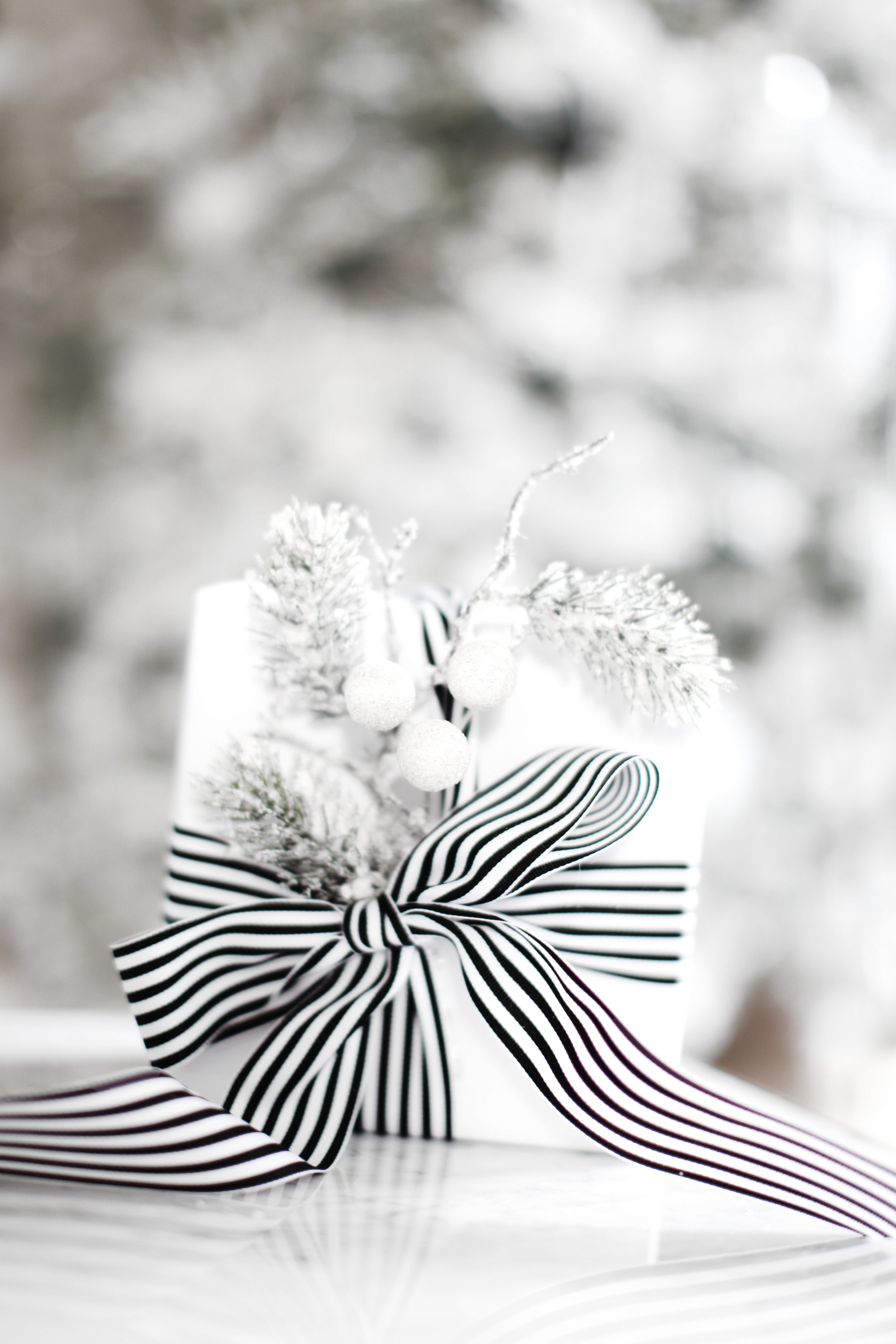 DIY : A FLOCKED CHRISTMAS TREE 