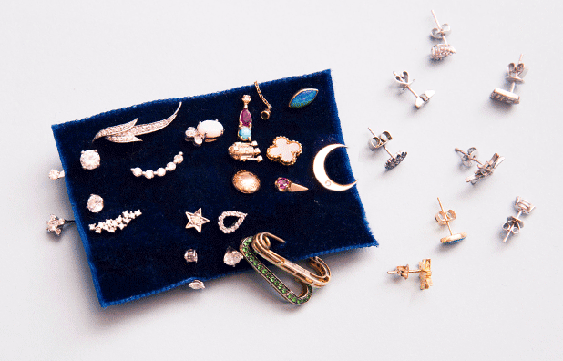 Coveteur_Earring-Ribbon-INSTA.gif