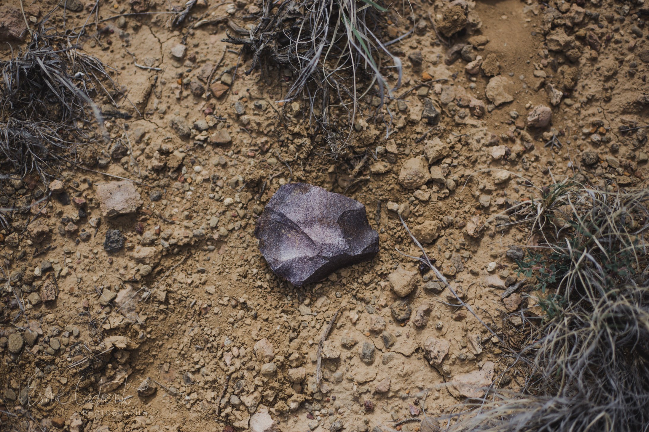 Chunks of basalt, red jasper and flint litter the ground. Many have been worked into points, scrapers and arrows, while others have been used as the mother piece from which to chip off smaller pieces to work into arrow heads.